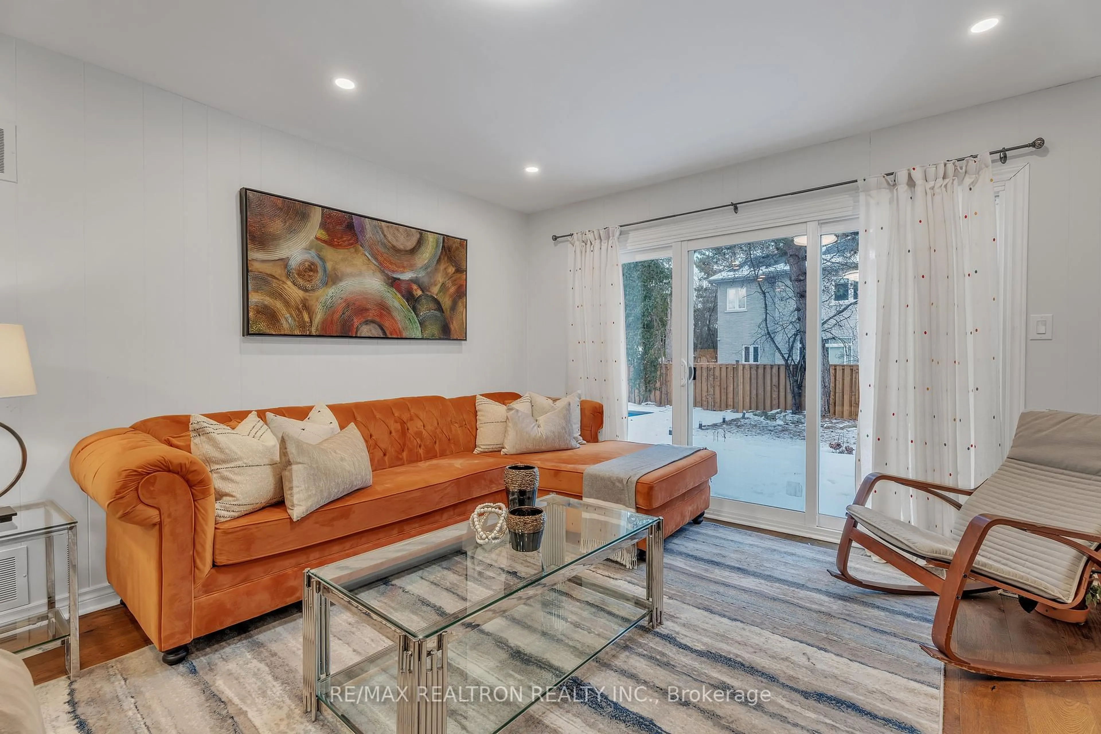 Living room with furniture, unknown for 47 Robinter Dr, Toronto Ontario M2M 3R4