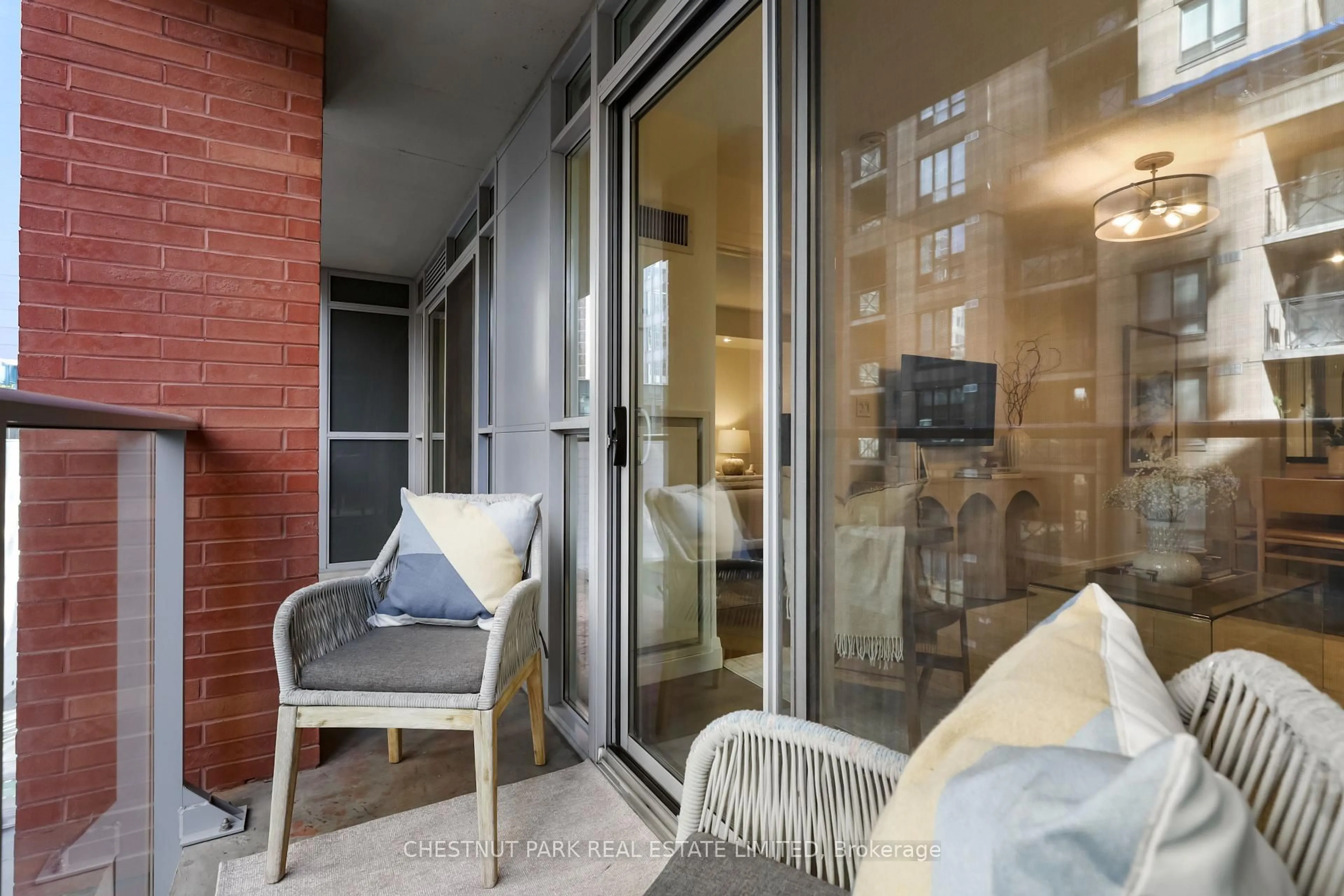 Unknown for 126 Simcoe St #507, Toronto Ontario M5H 4E6