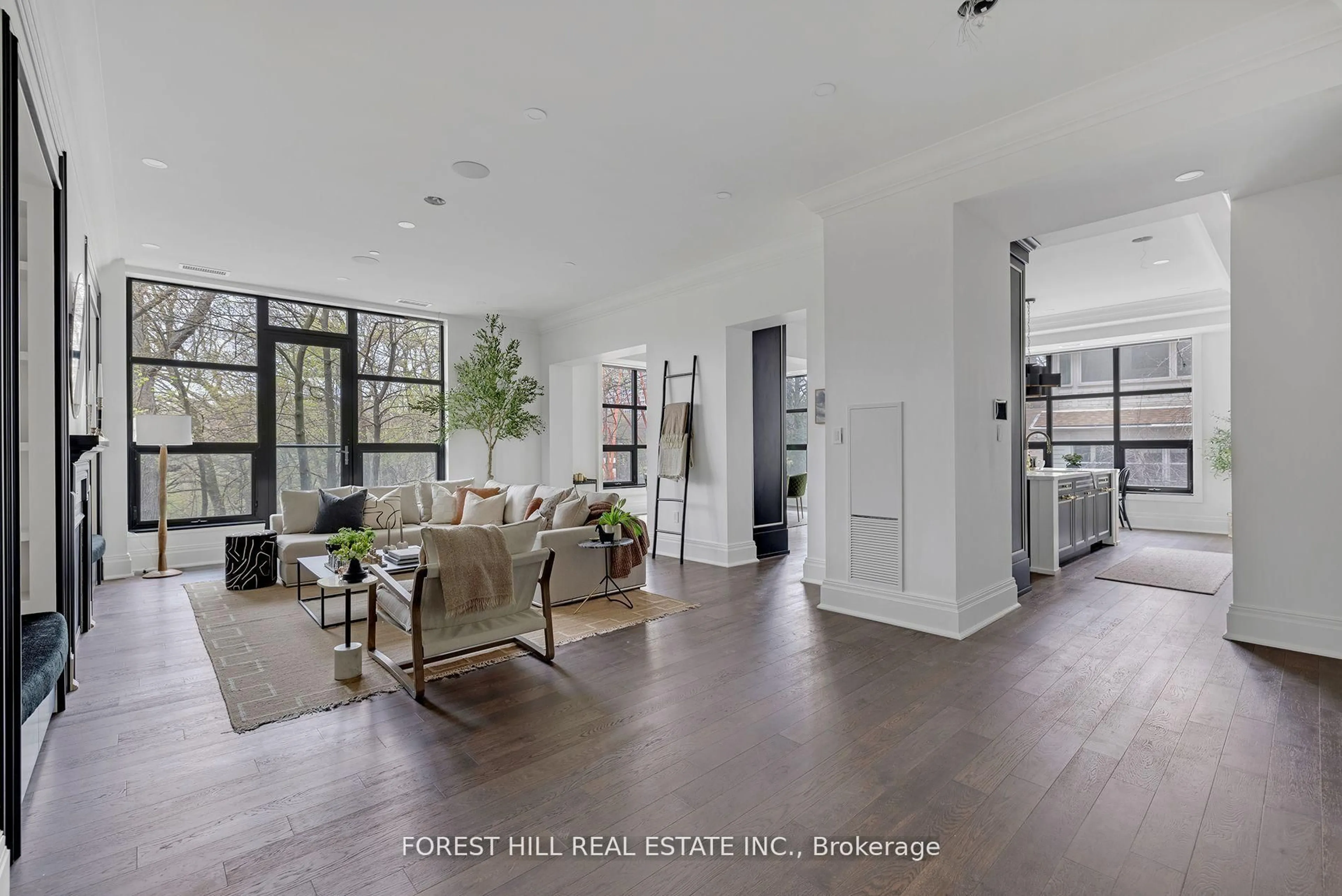 Indoor entryway for 200 Russell Hill Rd #303, Toronto Ontario M4V 2T2
