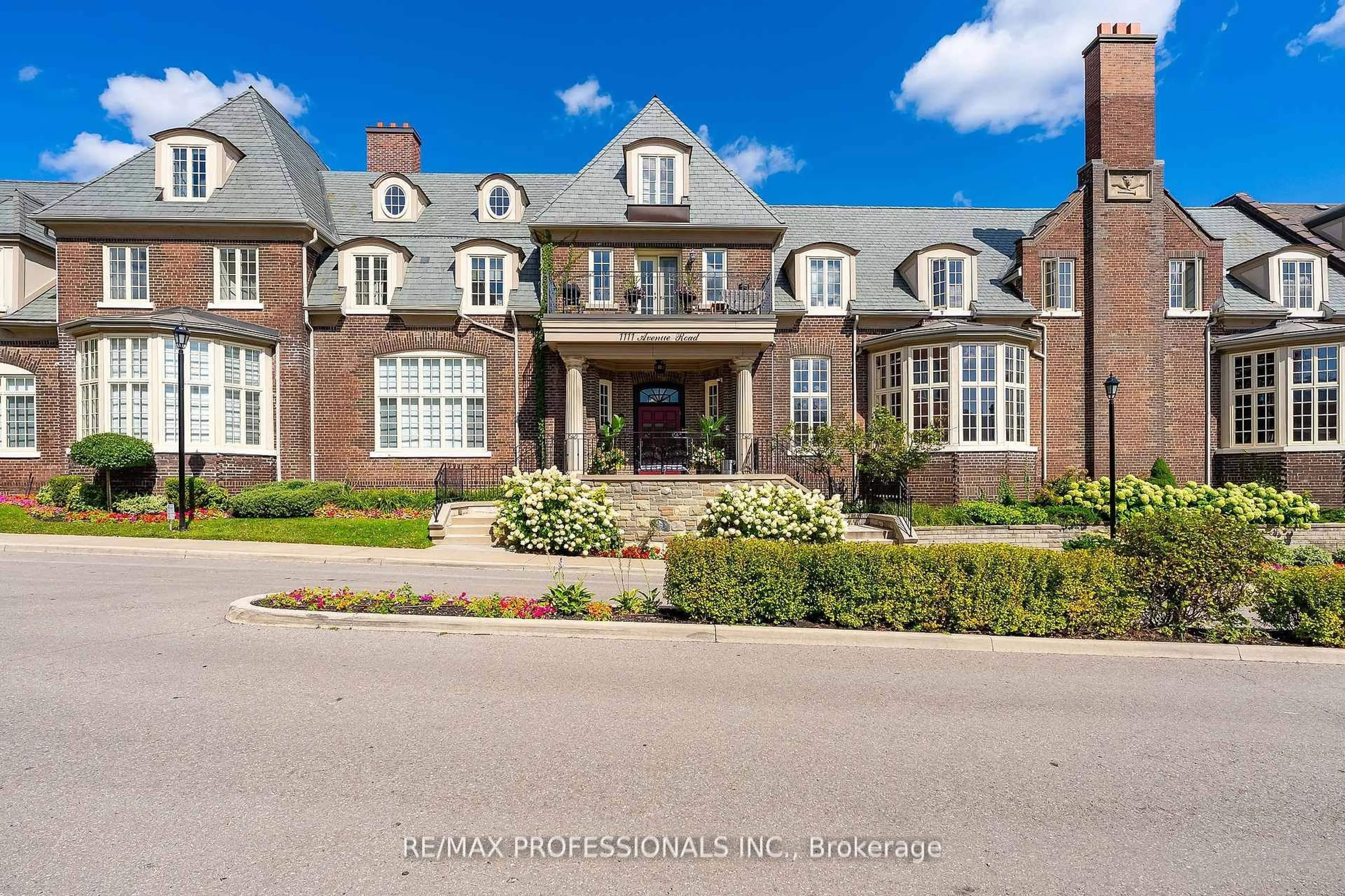 Home with brick exterior material, street for 1111 Avenue Rd #205, Toronto Ontario M5N 3B2