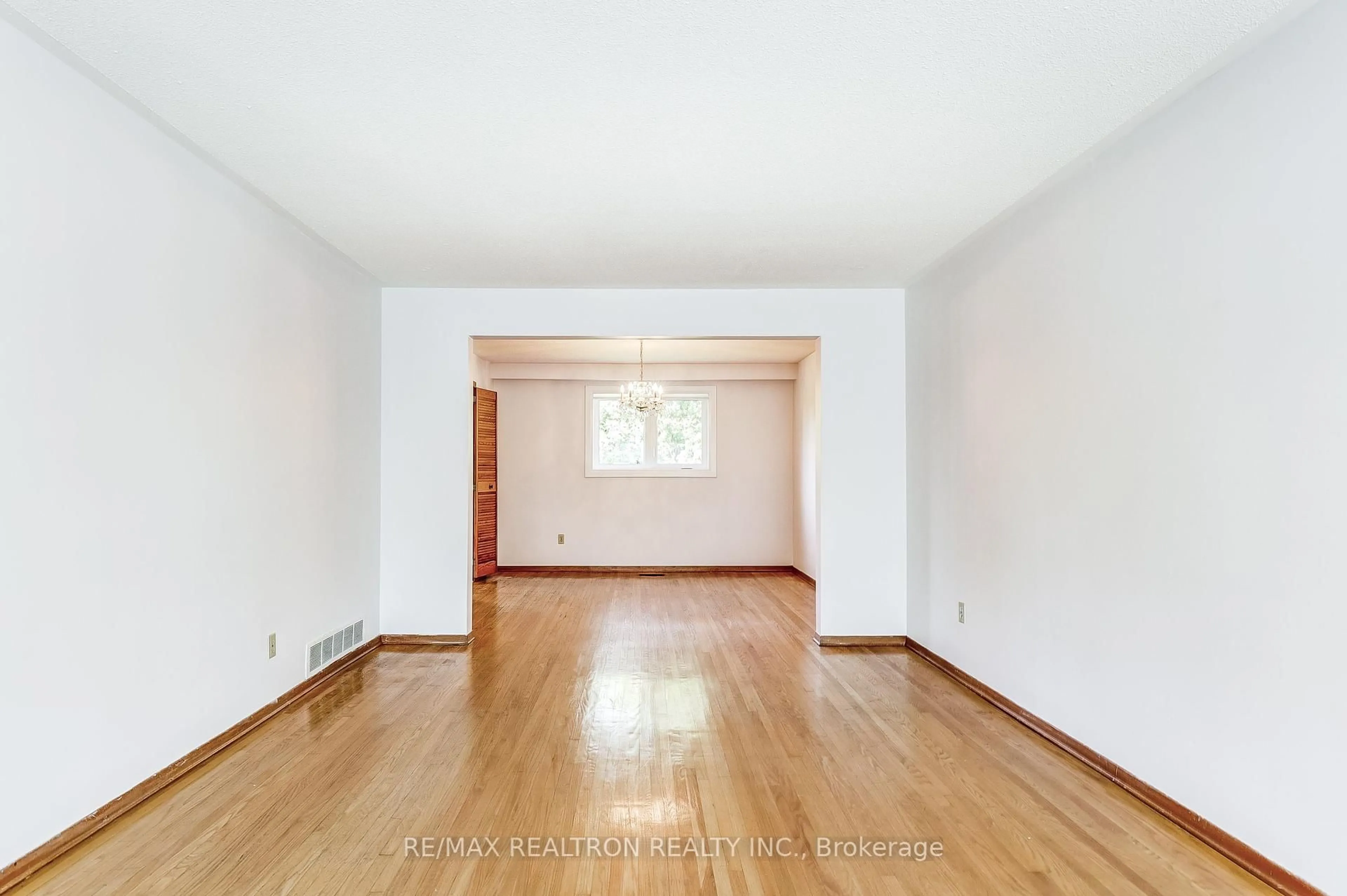 A pic of a room for 18 Axsmith Cres, Toronto Ontario M2J 3K3