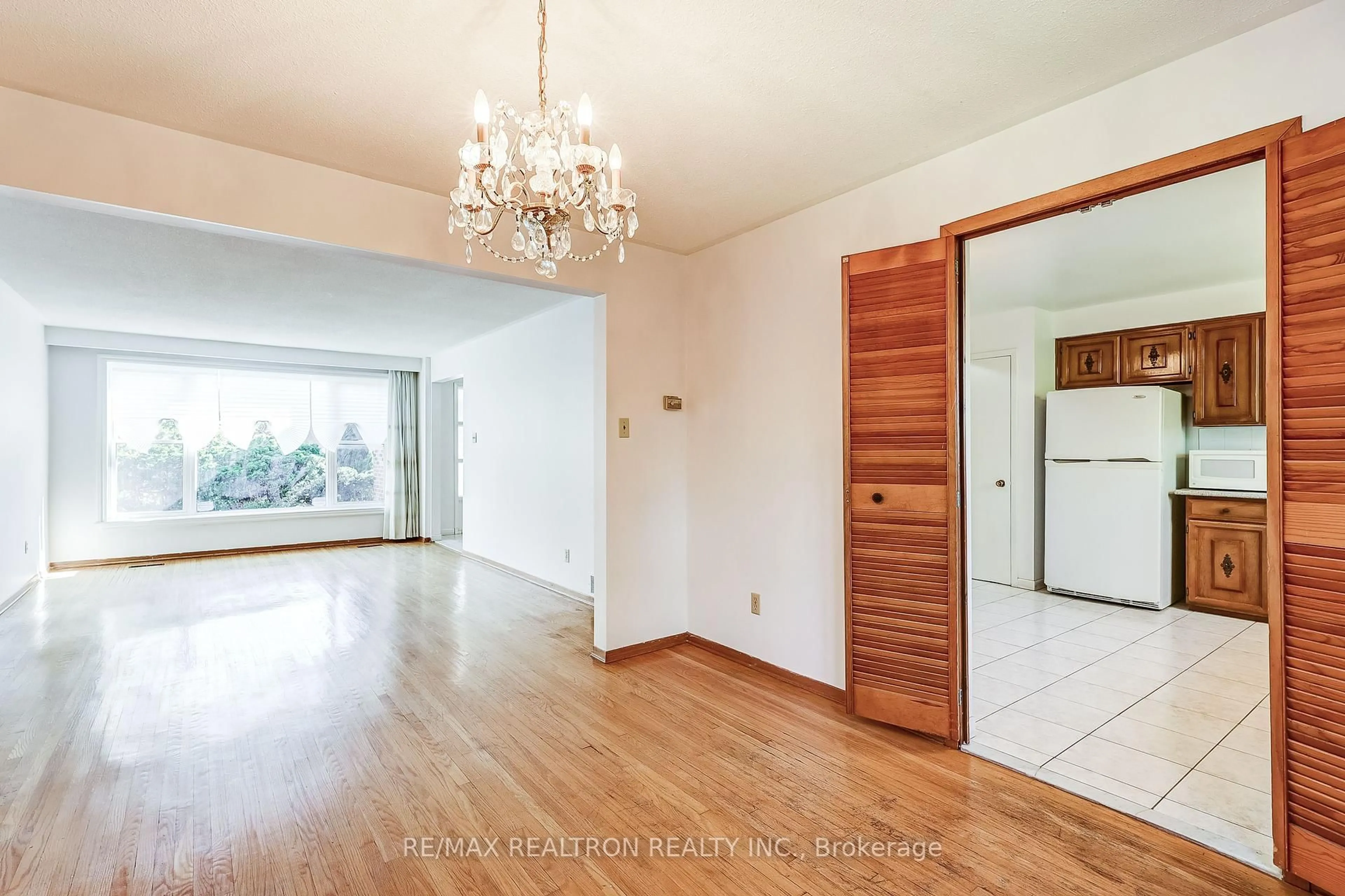 Unknown for 18 Axsmith Cres, Toronto Ontario M2J 3K3