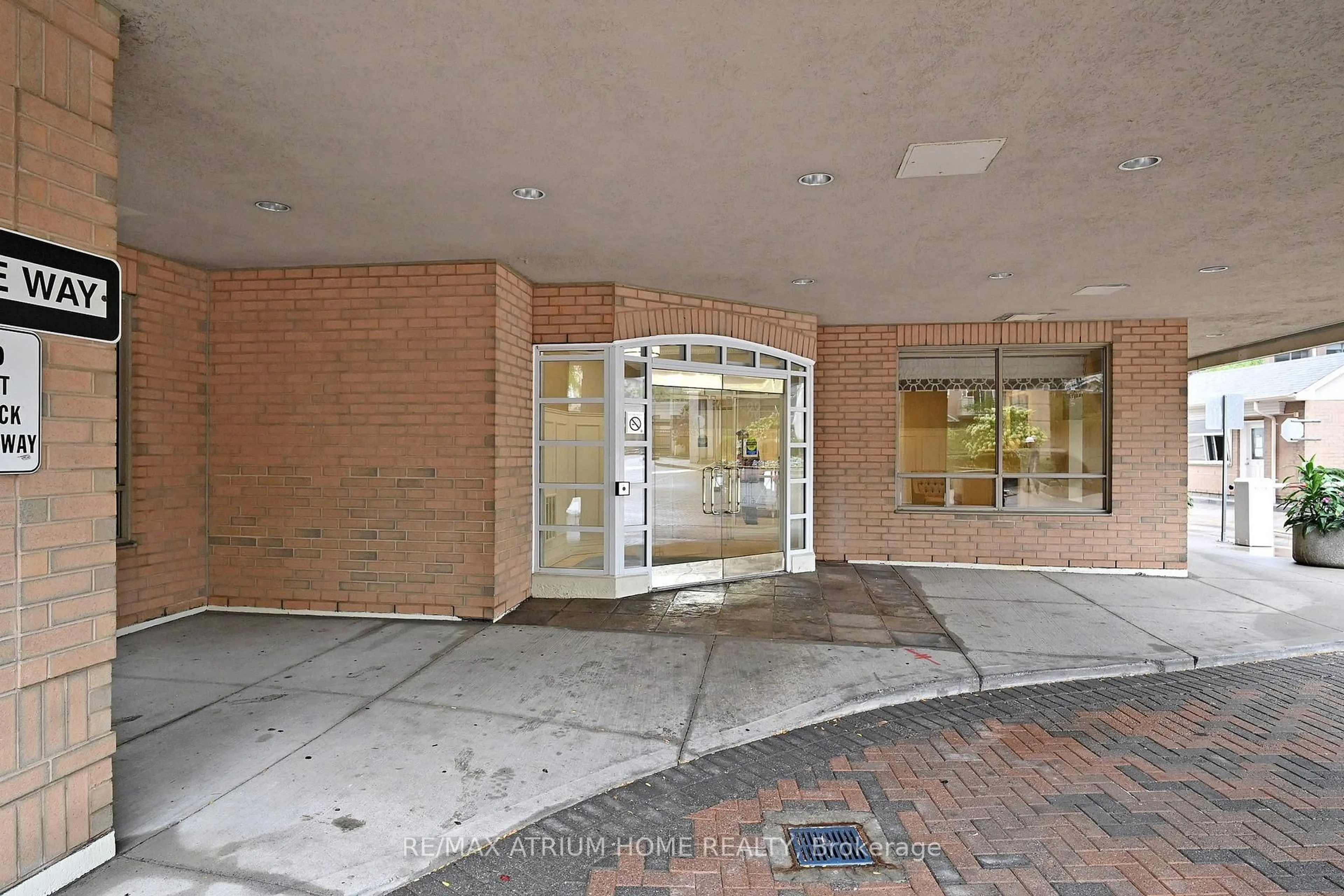 Indoor foyer for 88 Grandview Way #PH11, Toronto Ontario M2N 6V6