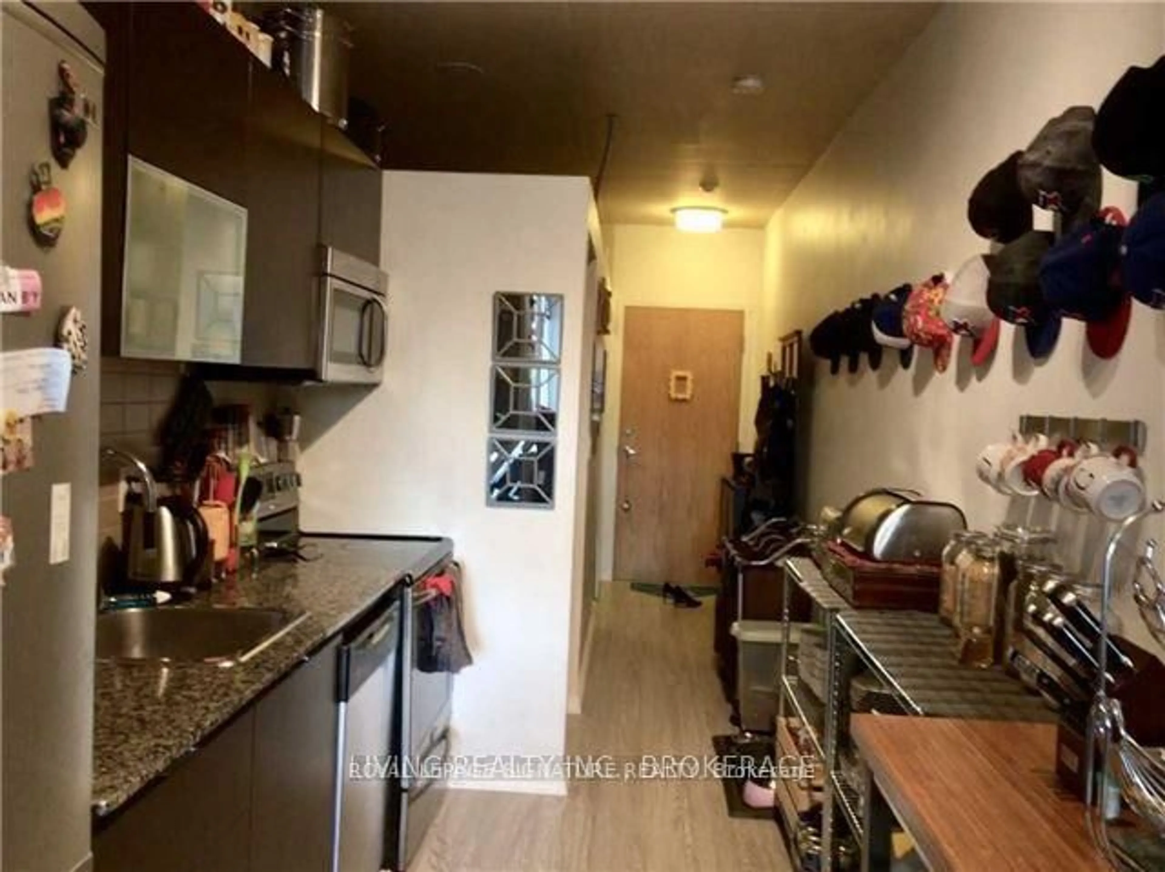 Standard kitchen, unknown for 150 Sudbury St #513, Toronto Ontario M6J 3S8