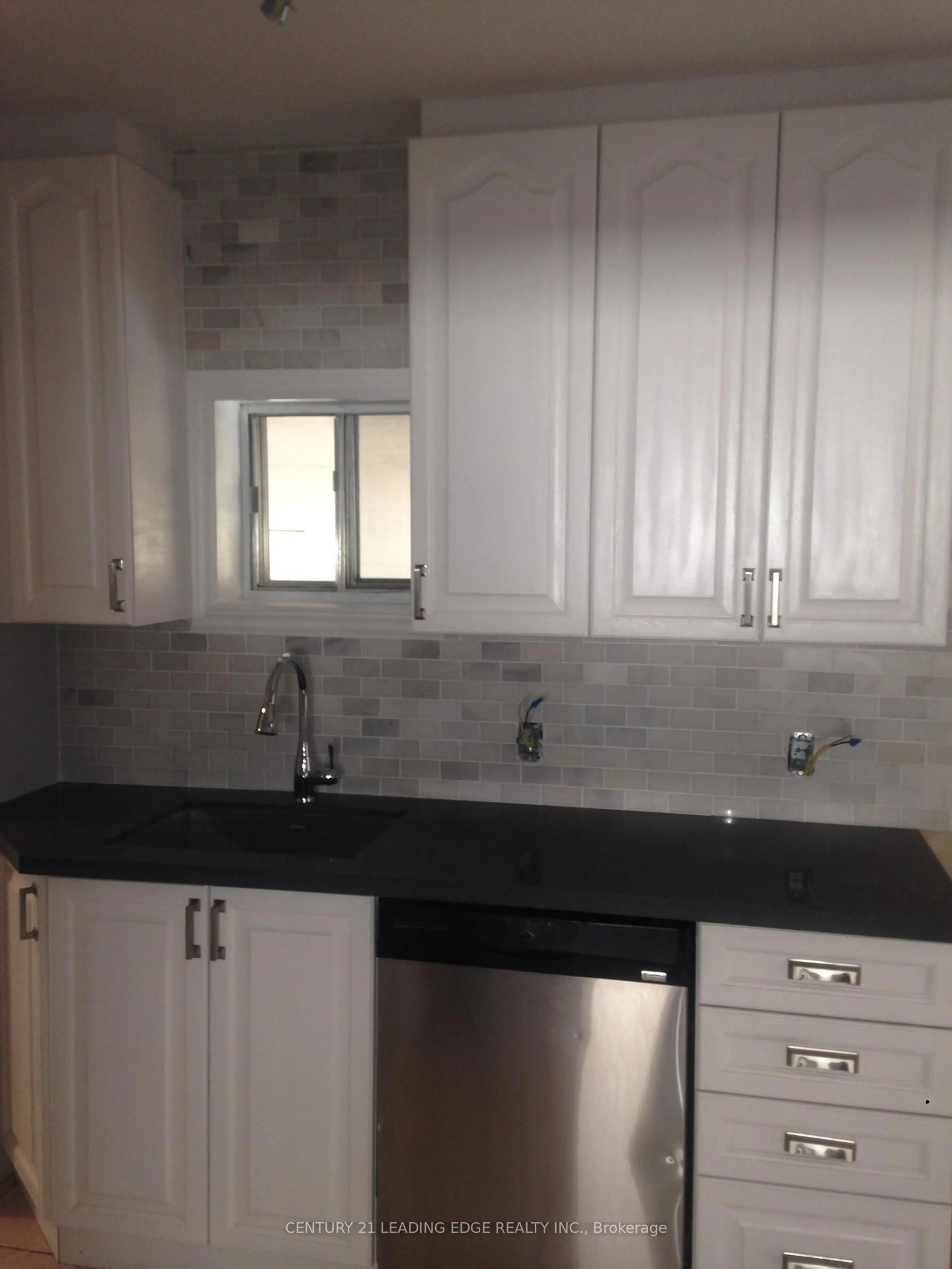 Standard kitchen, ceramic/tile floor for 360A Lawrence Ave, Toronto Ontario M5M 1B7