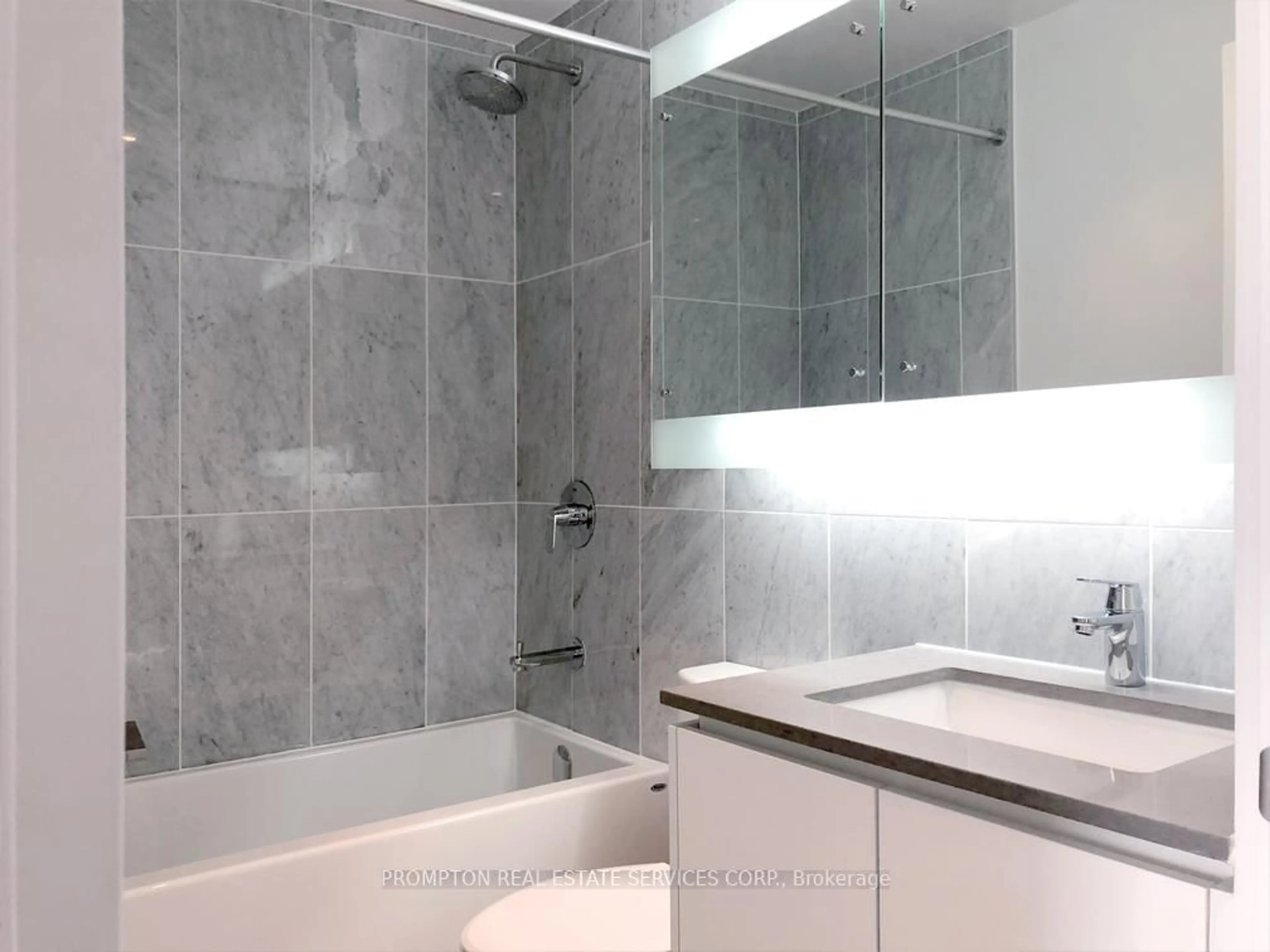 Contemporary bathroom, ceramic/tile floor for 117 McMahon Dr #3301, Toronto Ontario M2K 0E4