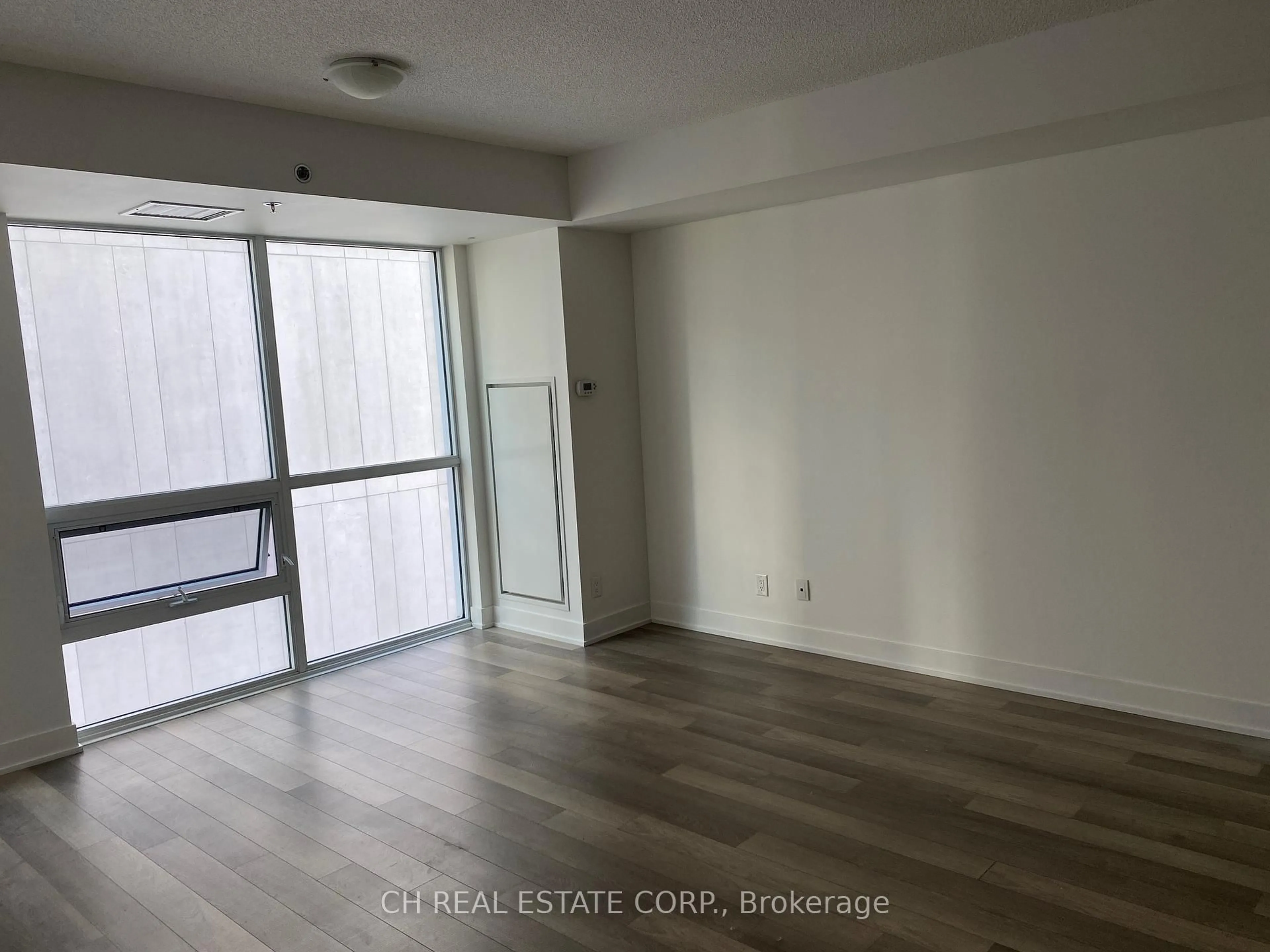 A pic of a room for 318 Richmond St #1810, Toronto Ontario M5V 0B4