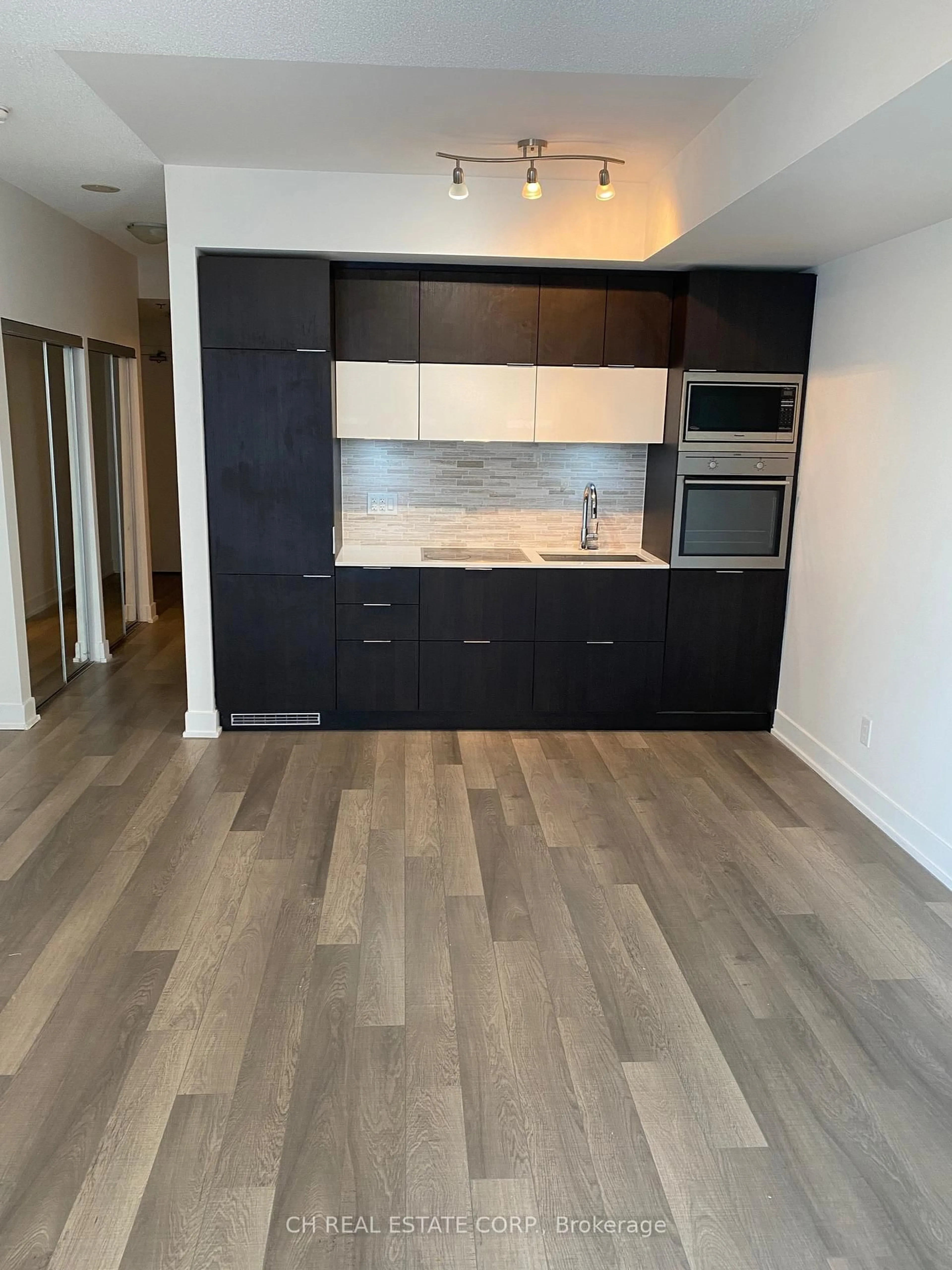 Unknown for 318 Richmond St #1810, Toronto Ontario M5V 0B4