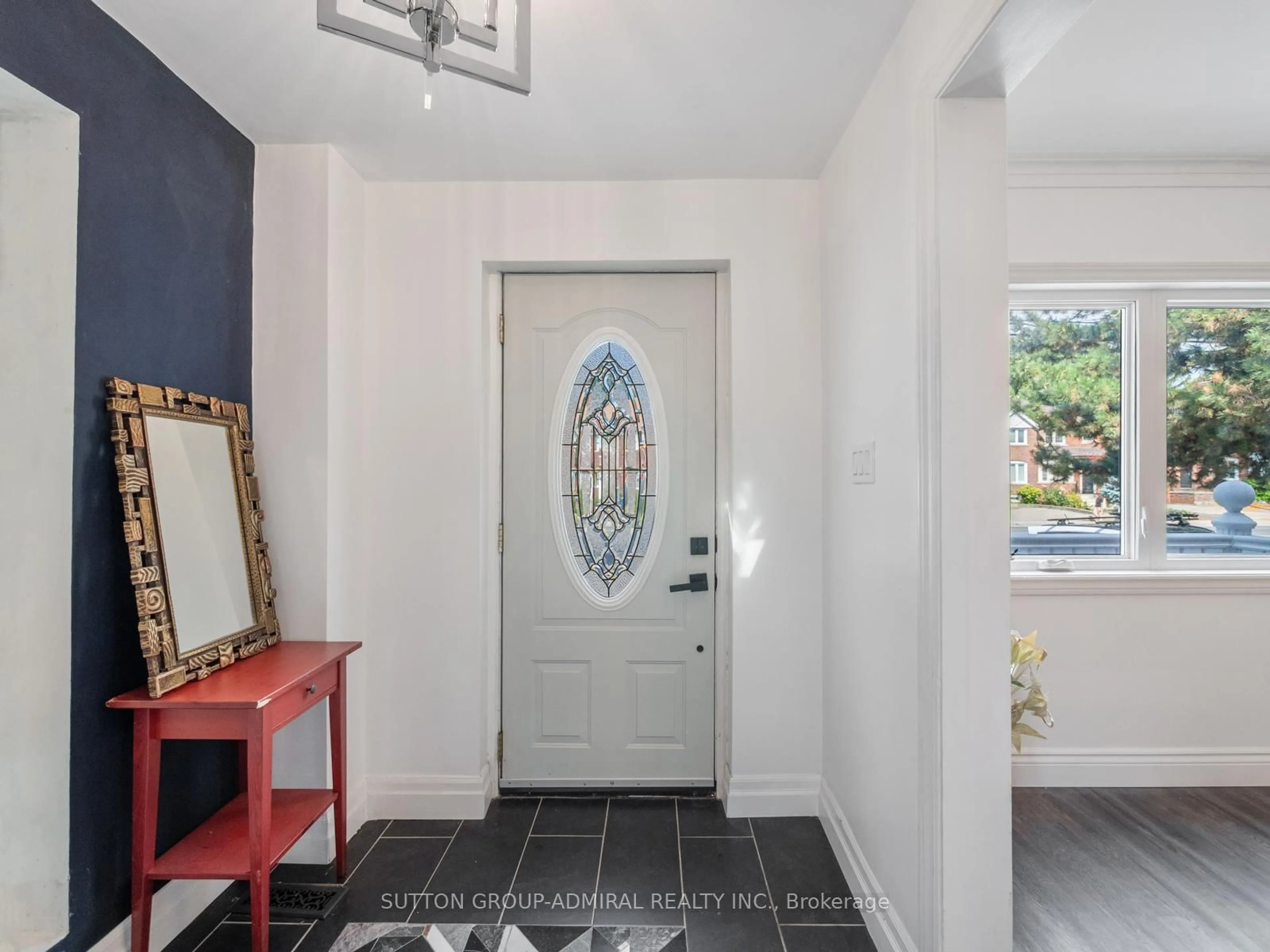 Indoor entryway for 759 Eglinton Ave, Toronto Ontario M4G 2K8