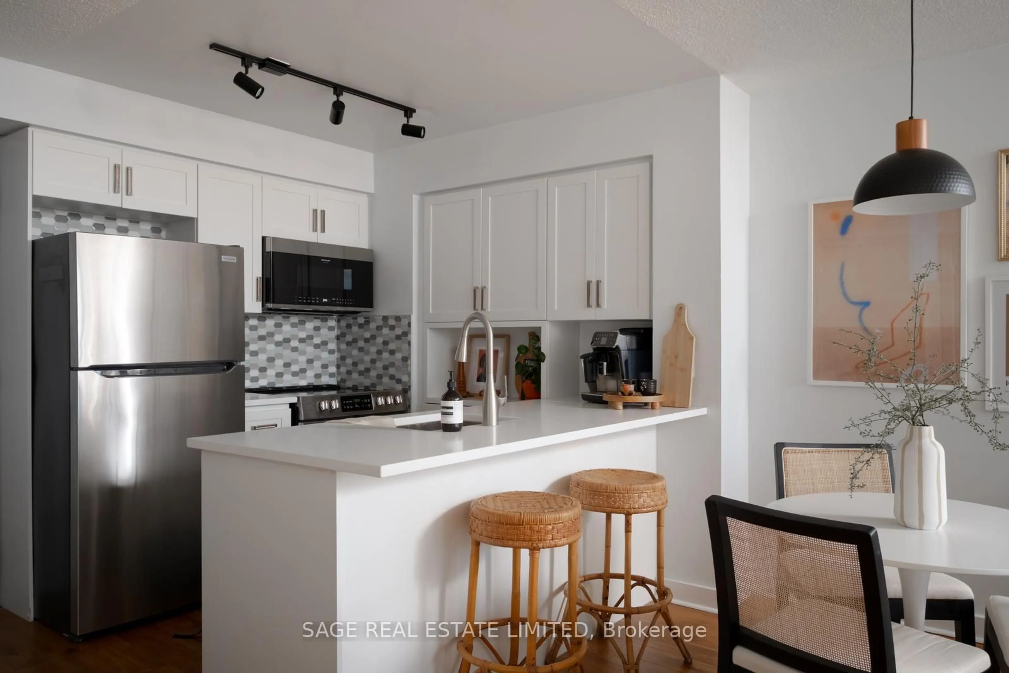 Open concept kitchen, unknown for 255 Richmond St #1403, Toronto Ontario M5A 4T7