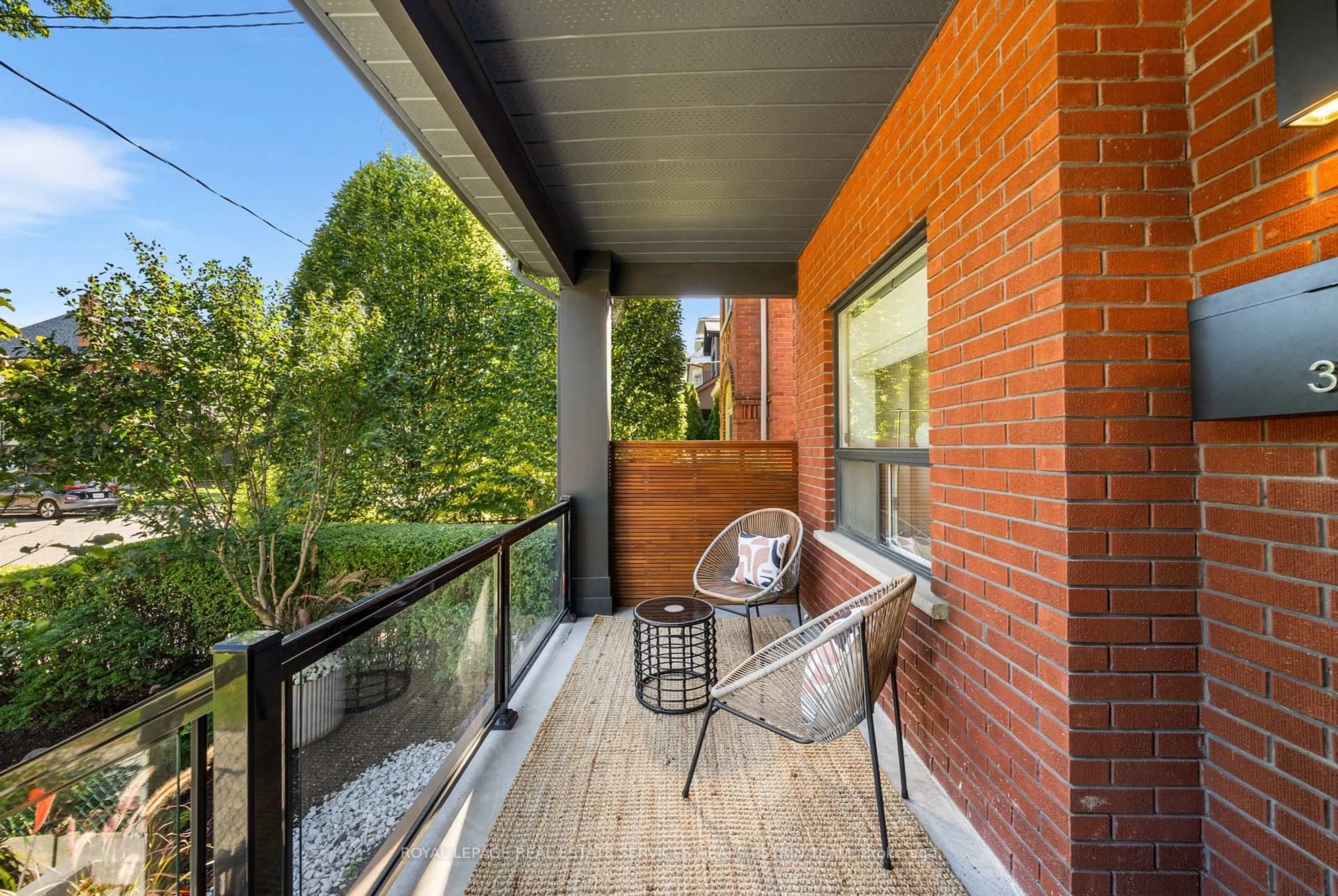 Patio, street for 386 Crawford St, Toronto Ontario M6J 2V7