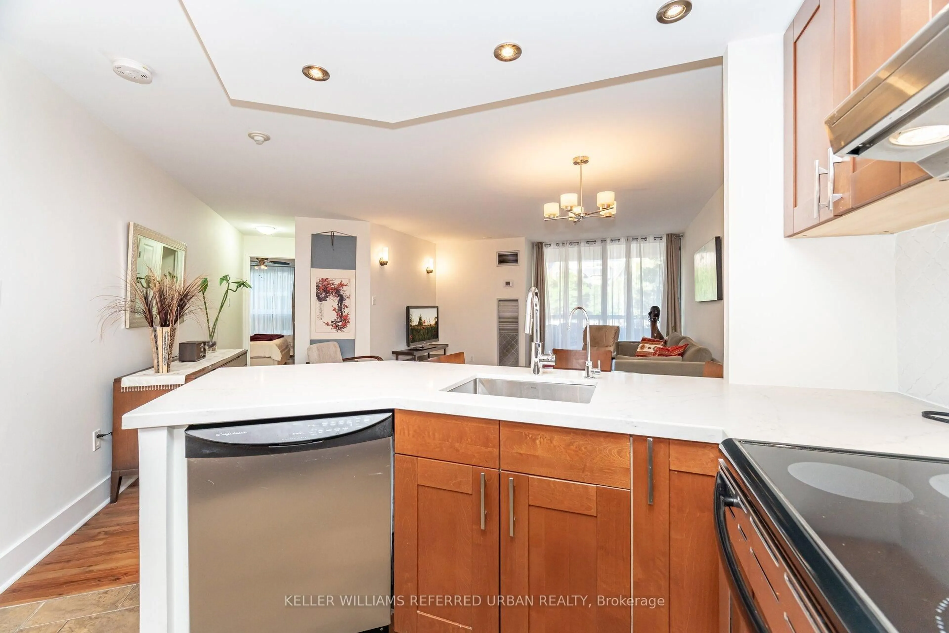 Open concept kitchen, ceramic/tile floor for 77 Maitland Pl #107, Toronto Ontario M4Y 2V6