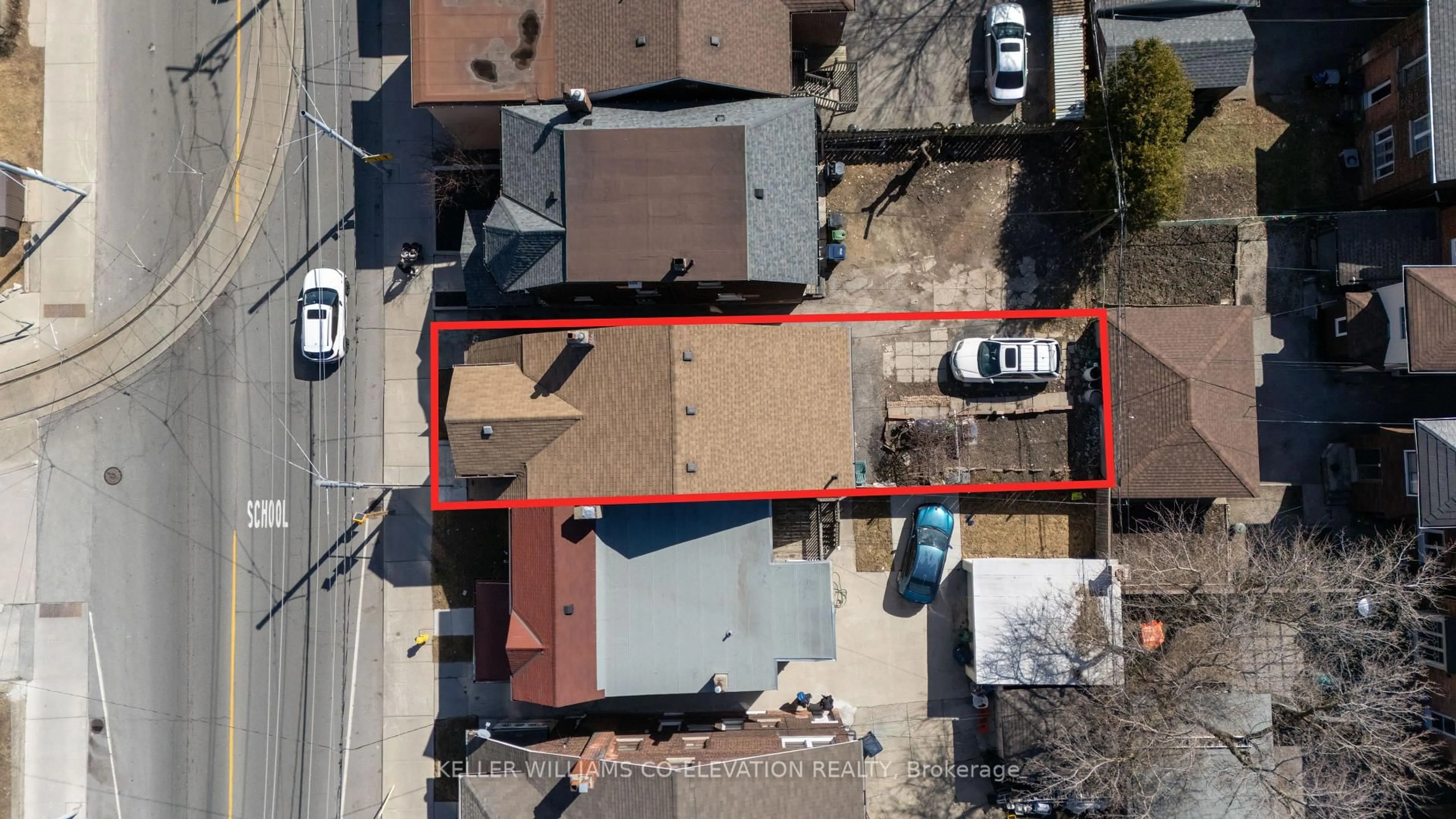 A pic from outside/outdoor area/front of a property/back of a property/a pic from drone, street for 172 Oakwood Ave, Toronto Ontario M6E 2T9