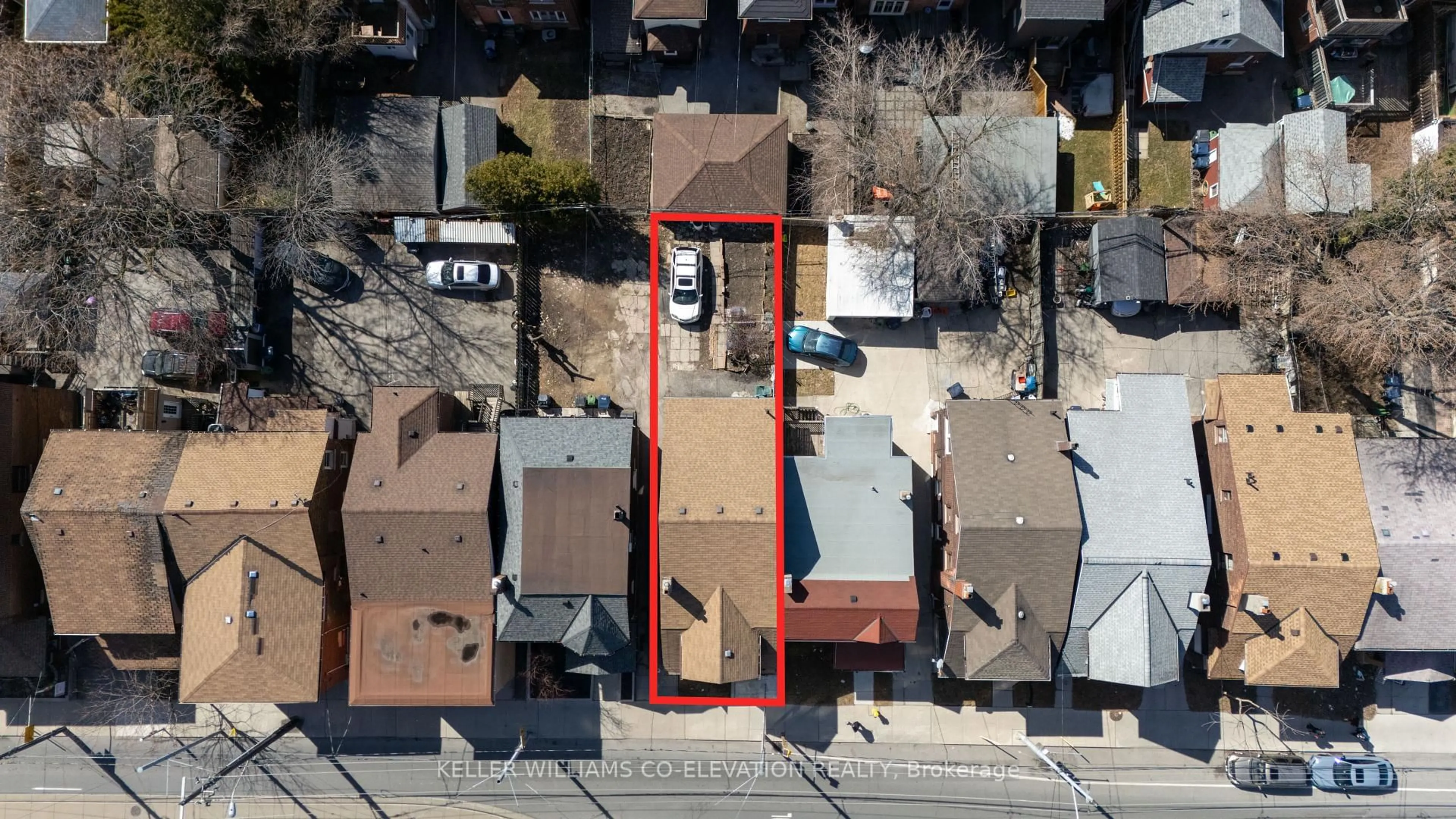 A pic from outside/outdoor area/front of a property/back of a property/a pic from drone, street for 172 Oakwood Ave, Toronto Ontario M6E 2T9