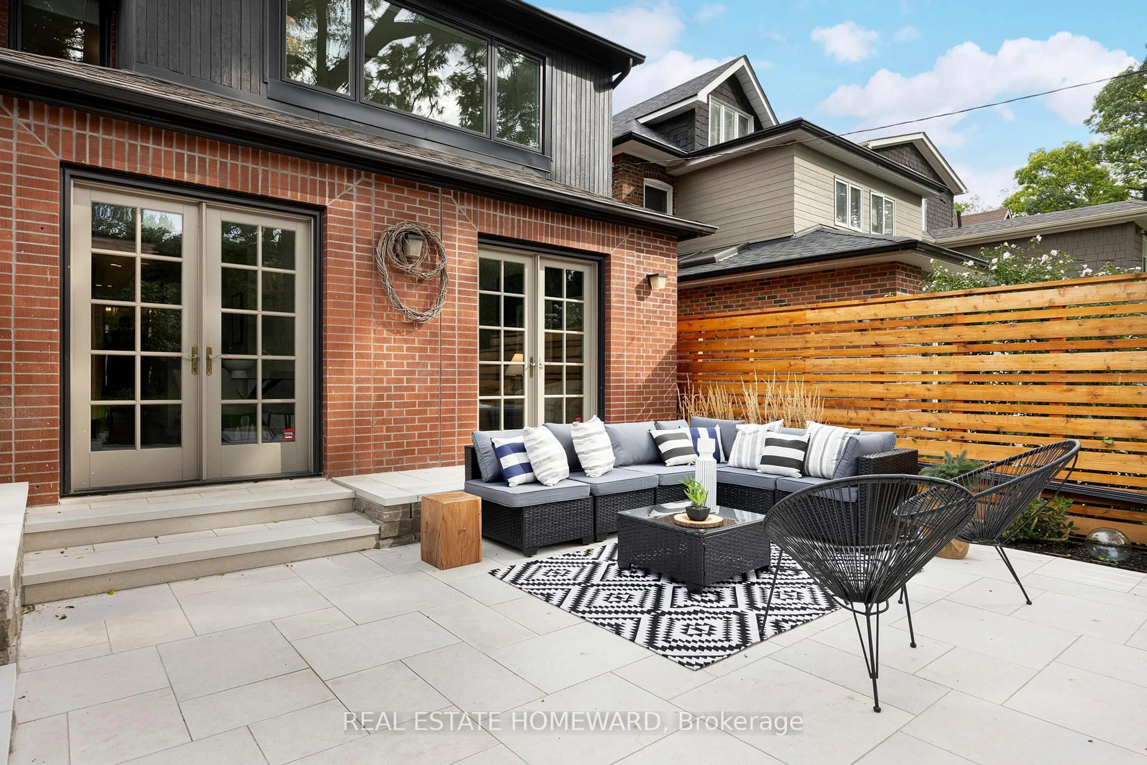 Patio, mountain view for 315 Rose Park Dr, Toronto Ontario M4T 1R8