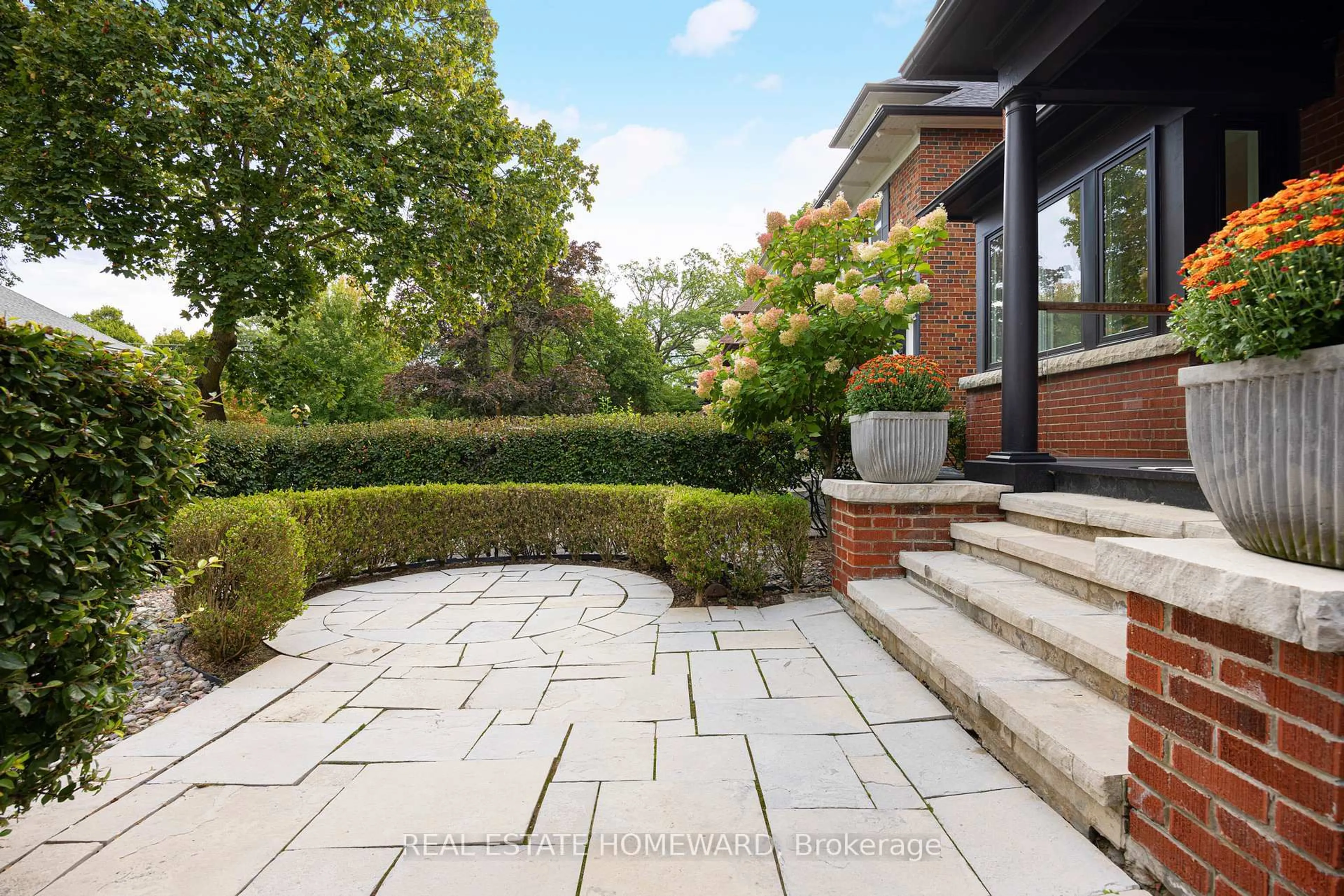 Patio, street for 315 Rose Park Dr, Toronto Ontario M4T 1R8