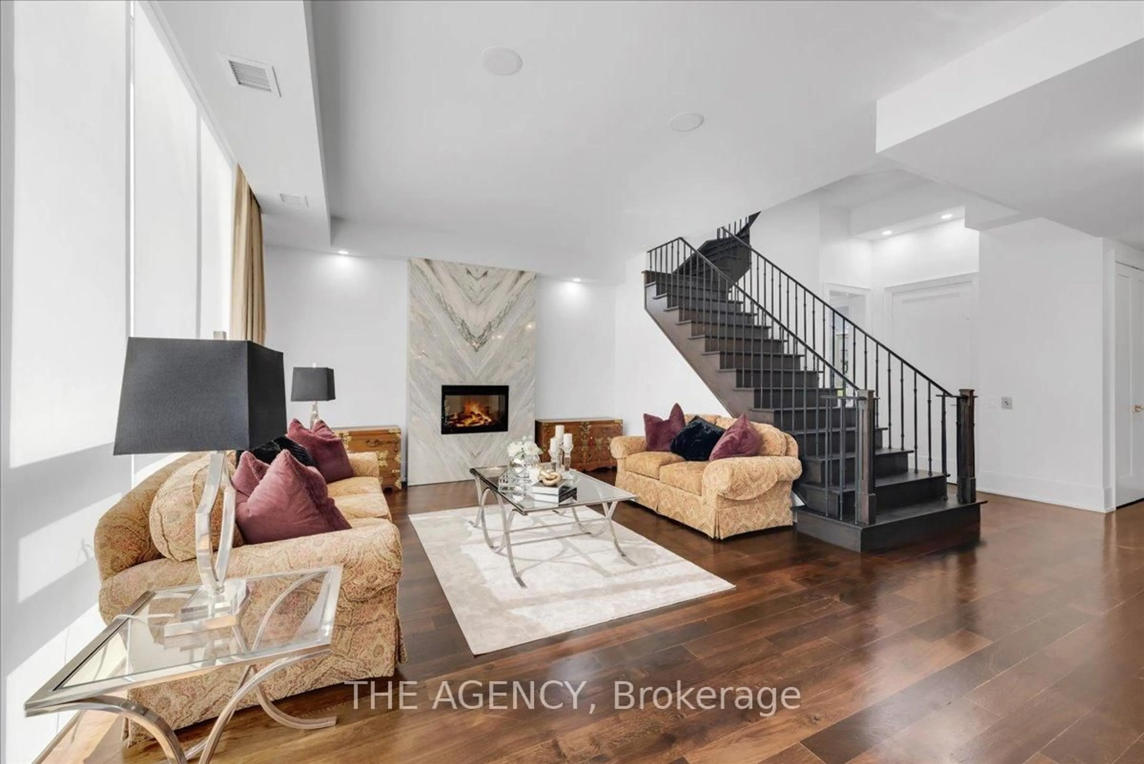 Unknown for 70 Roehampton Ave #PH15, Toronto Ontario M4P 1R2