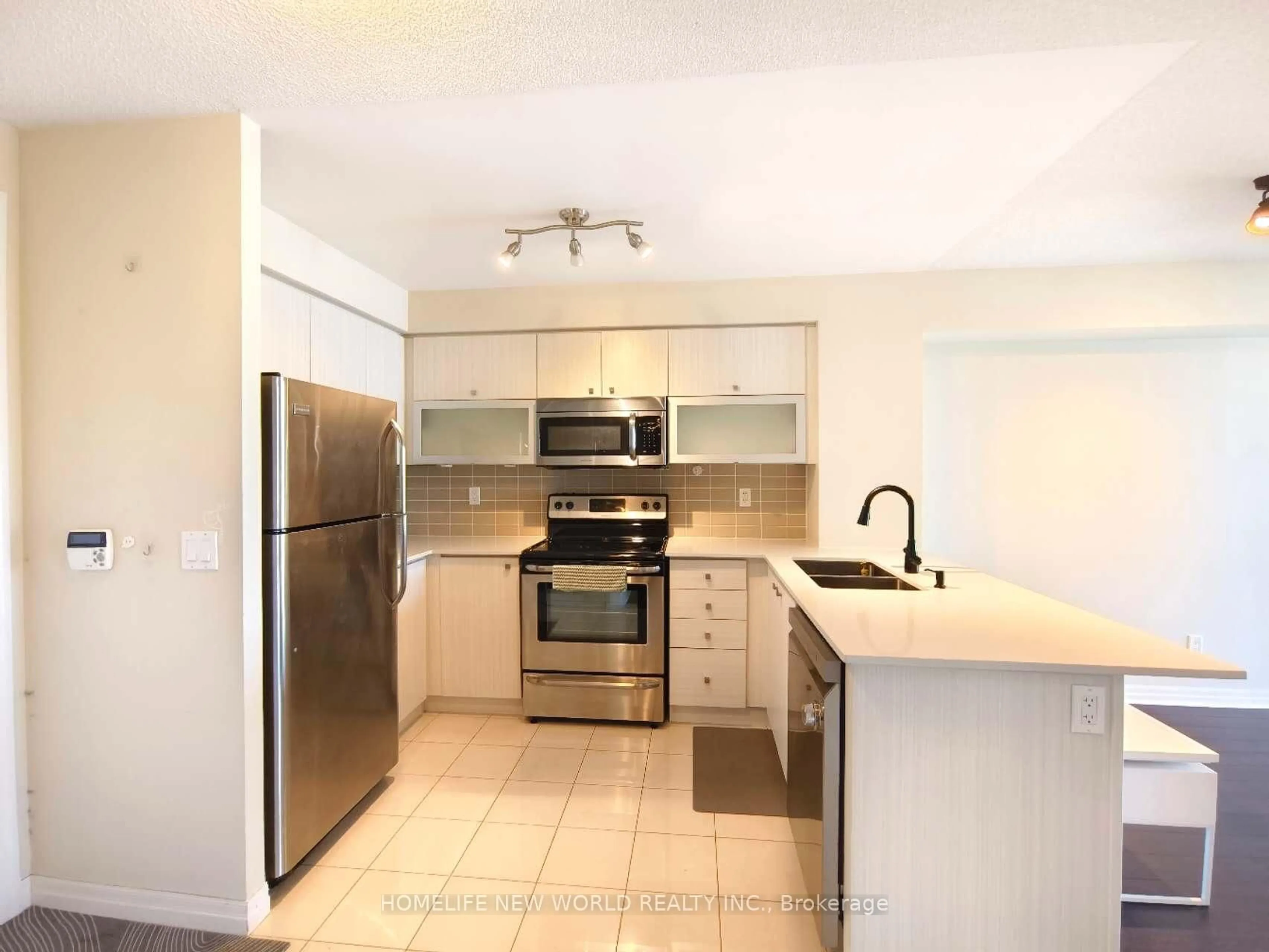 Standard kitchen, ceramic/tile floor for 275 Yorkland Rd #3208, Toronto Ontario M2J 0B4