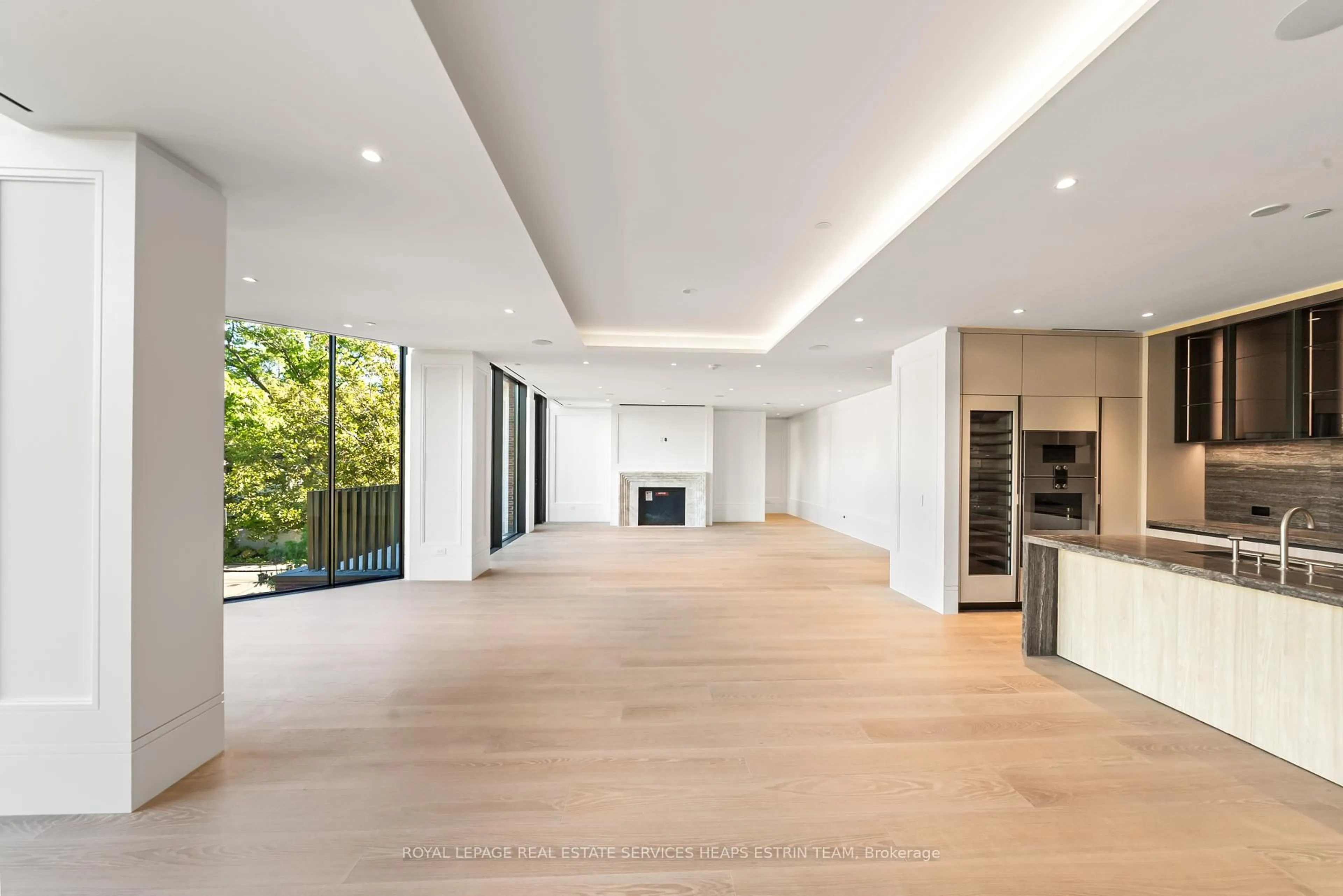 Indoor foyer for 7 Dale Ave #302, Toronto Ontario M4W 1K2