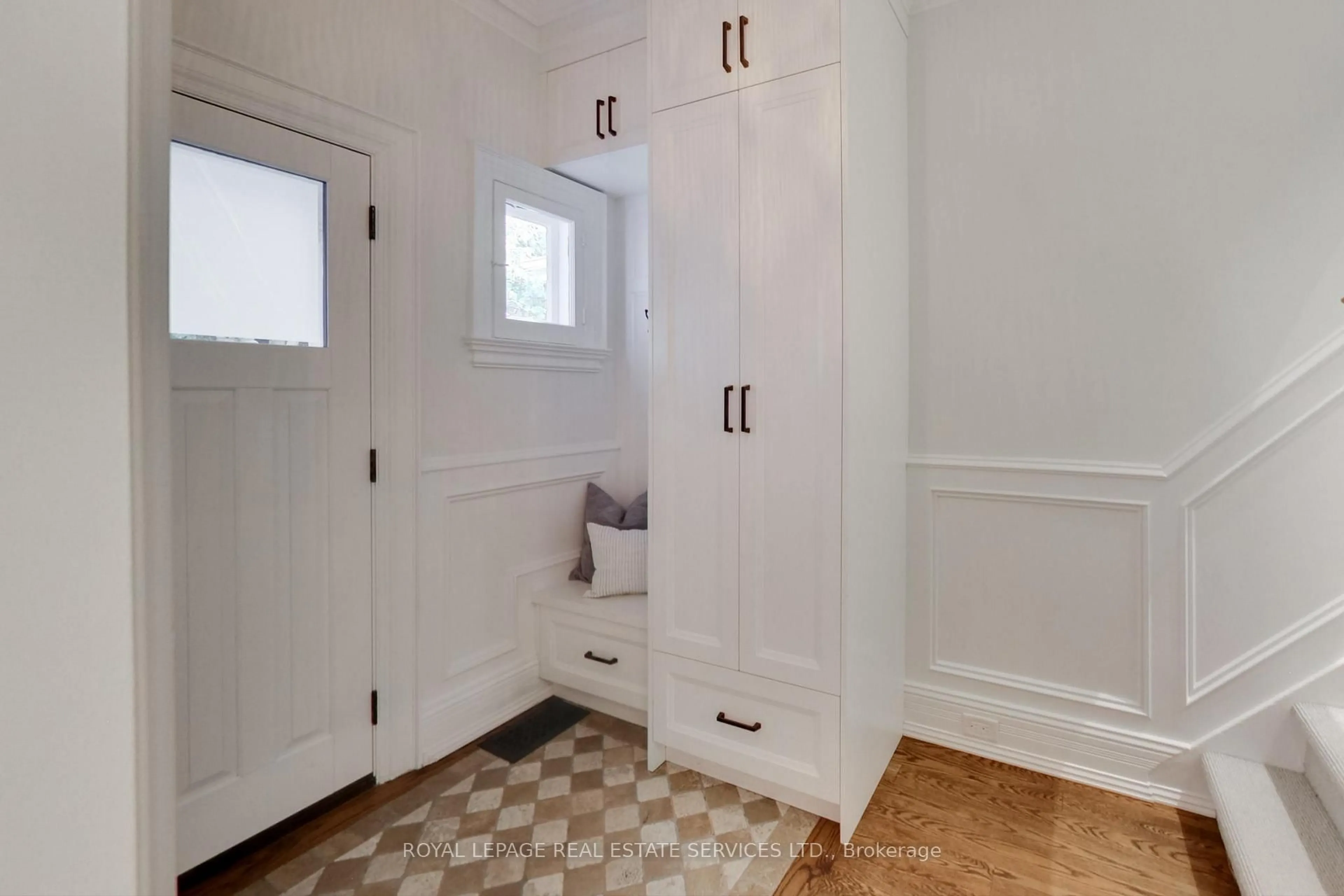 Indoor entryway for 55 Walmsley Blvd, Toronto Ontario M4V 1X7