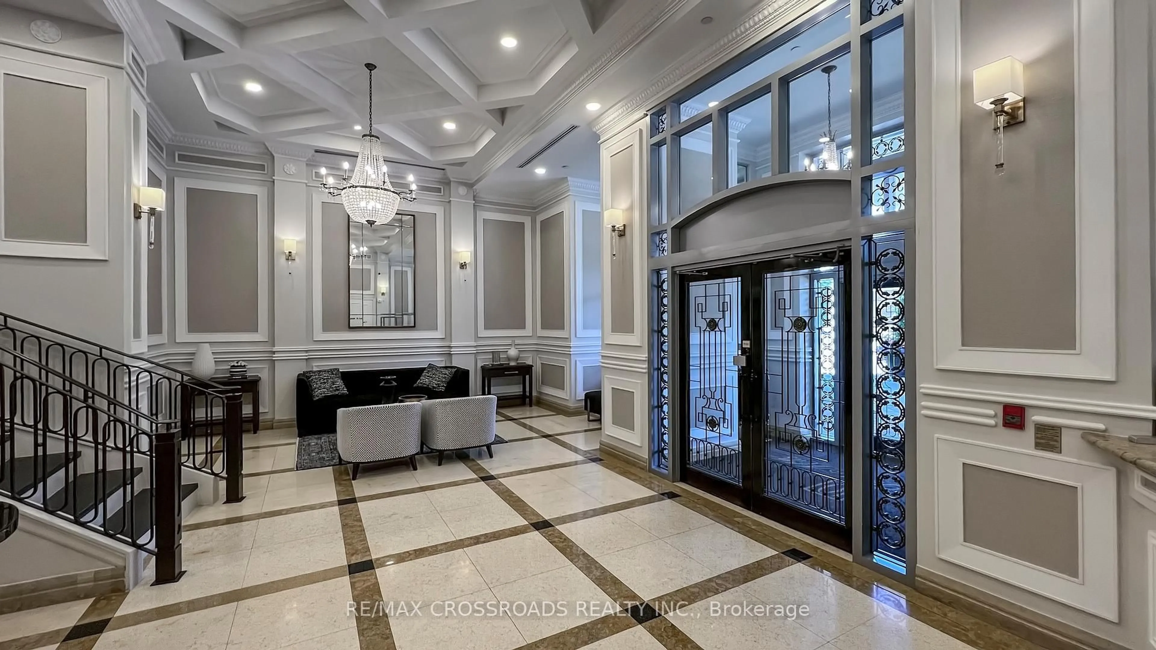 Indoor foyer for 10 Old York Mills Rd #210, Toronto Ontario M2P 2G9