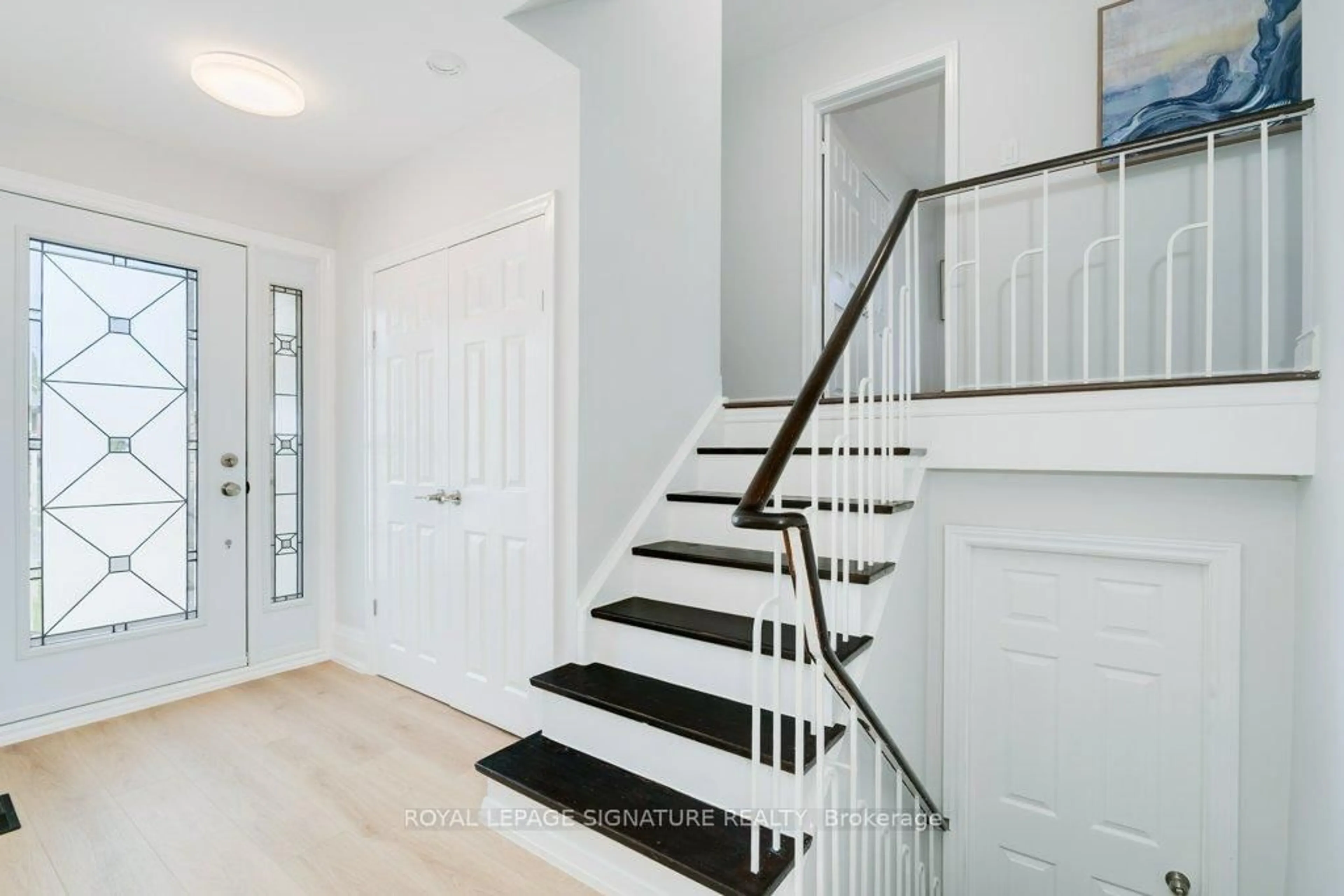 Indoor entryway for 47 SWEENEY Dr, Toronto Ontario M4A 1T4