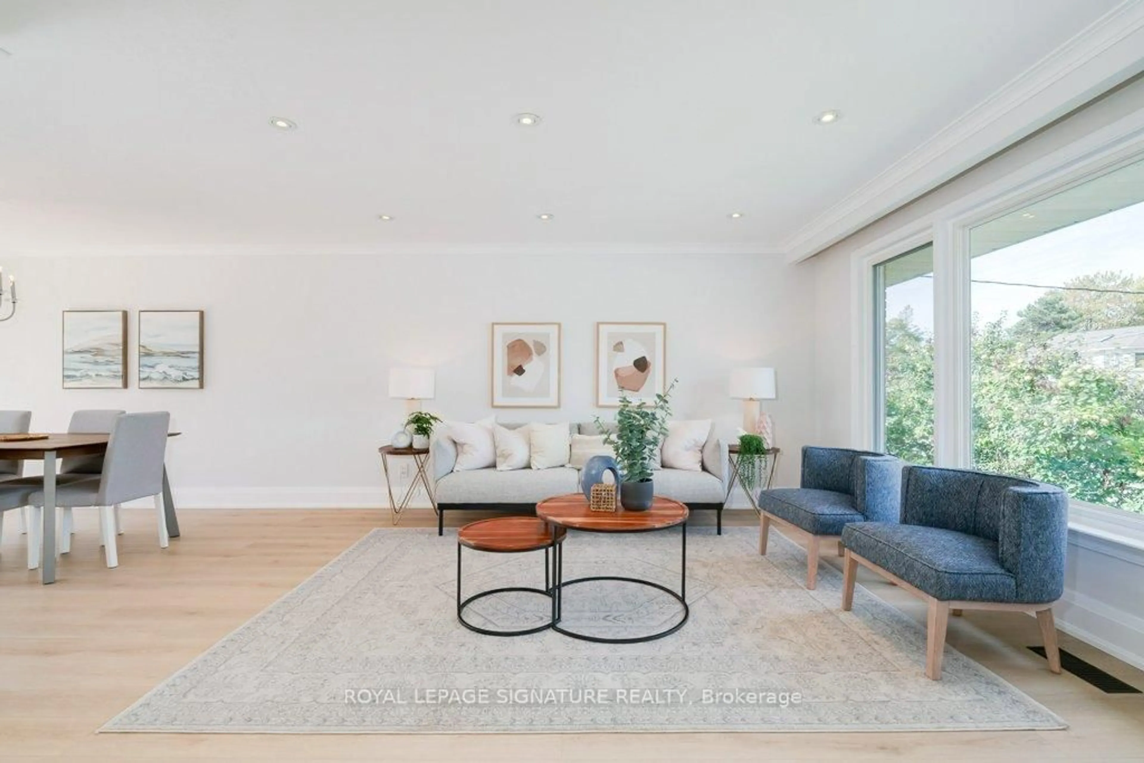 Living room with furniture, unknown for 47 SWEENEY Dr, Toronto Ontario M4A 1T4