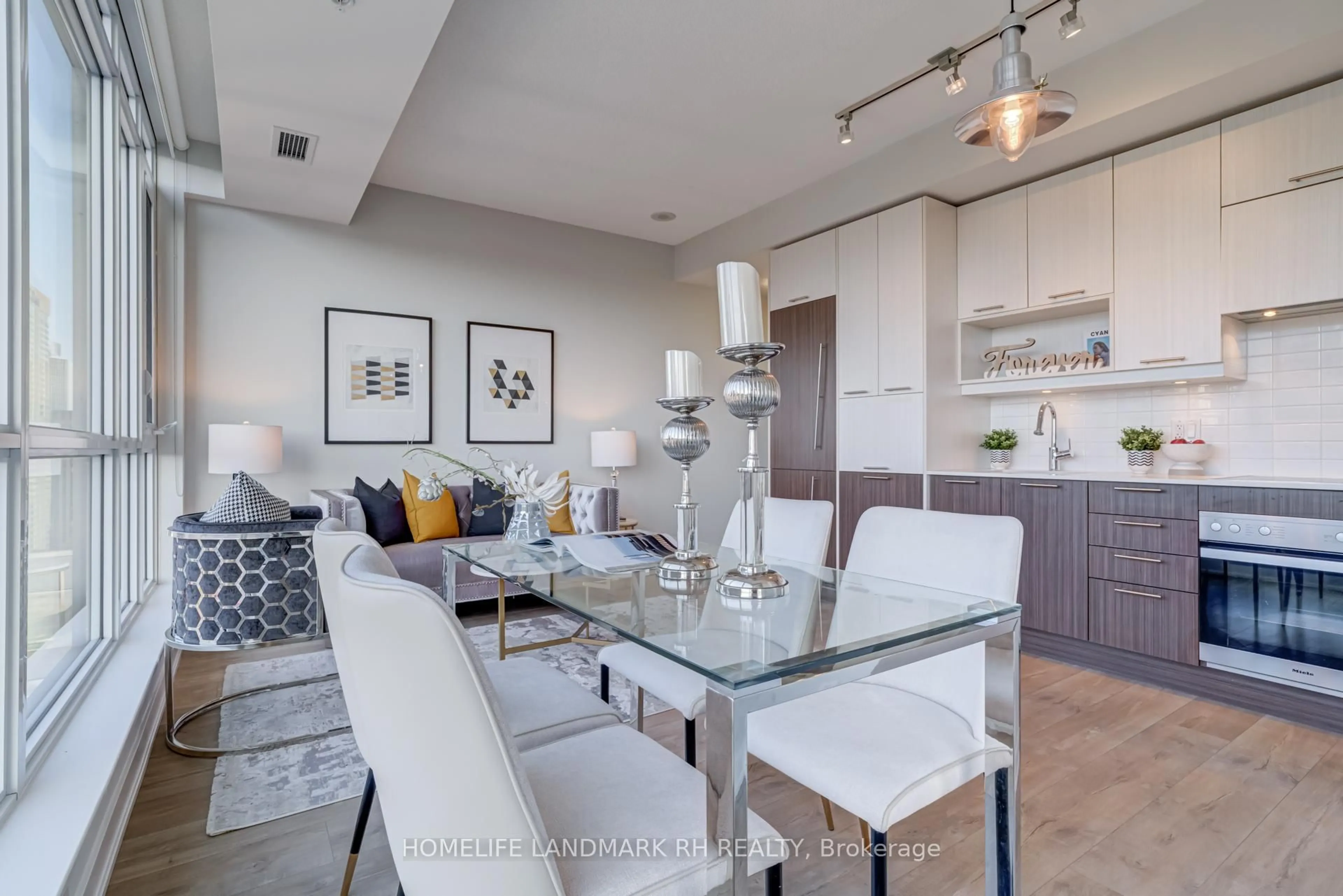 Open concept kitchen, unknown for 199 Richmond St #2301, Toronto Ontario M5V 0H4