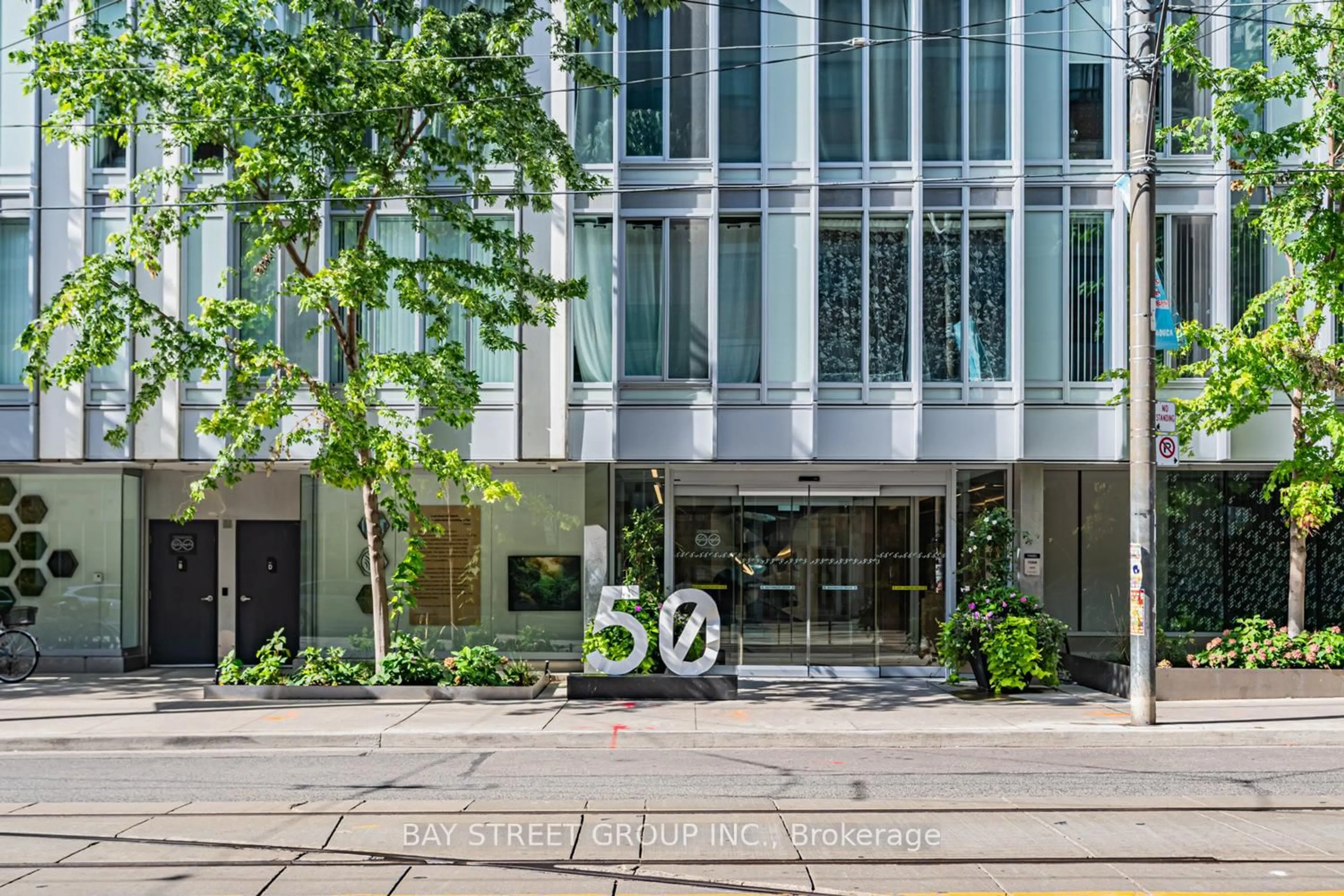 Indoor foyer for 50 Mccaul St #1008, Toronto Ontario M5T 1V9