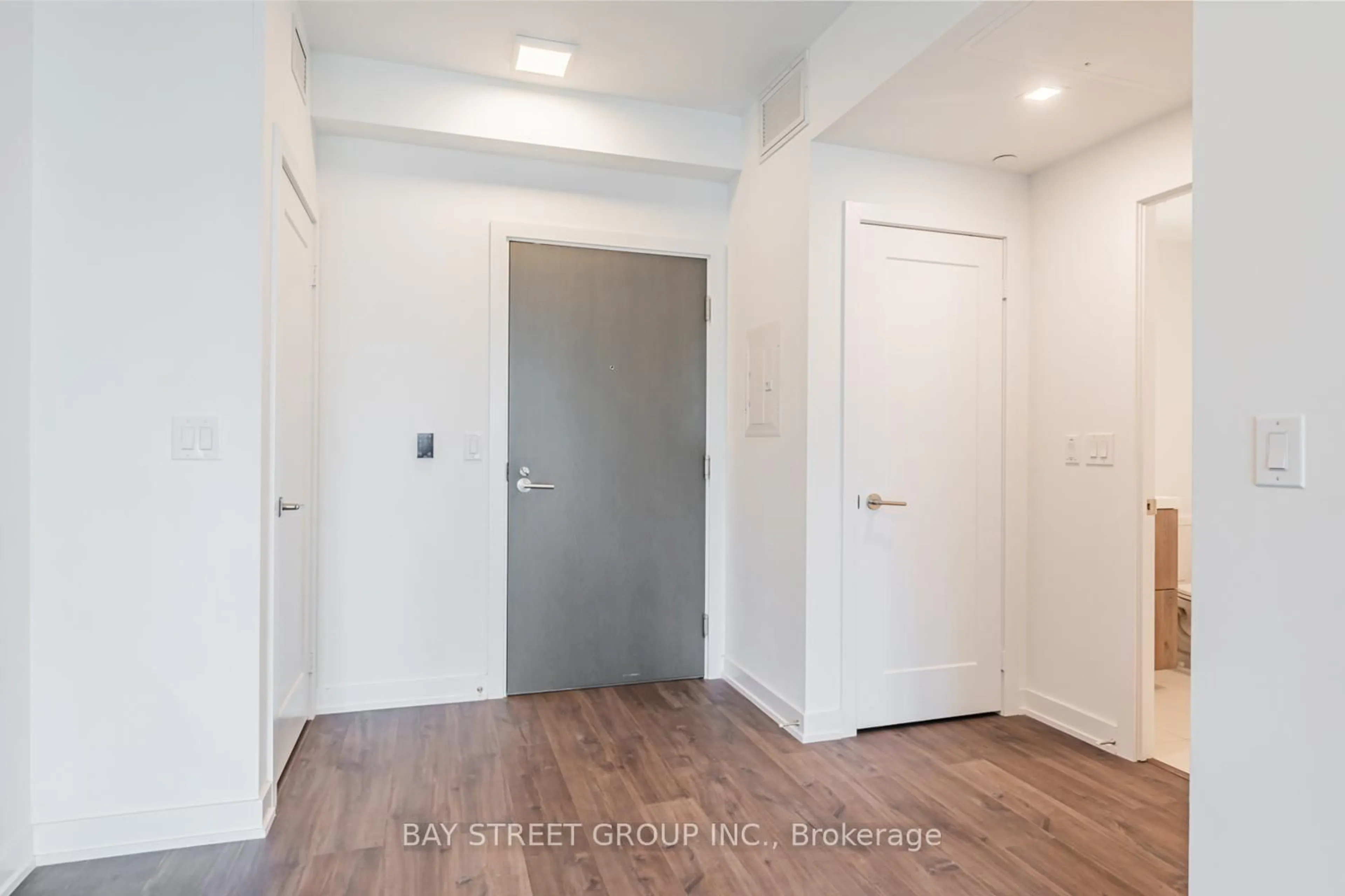 Indoor entryway for 50 Mccaul St #1008, Toronto Ontario M5T 1V9