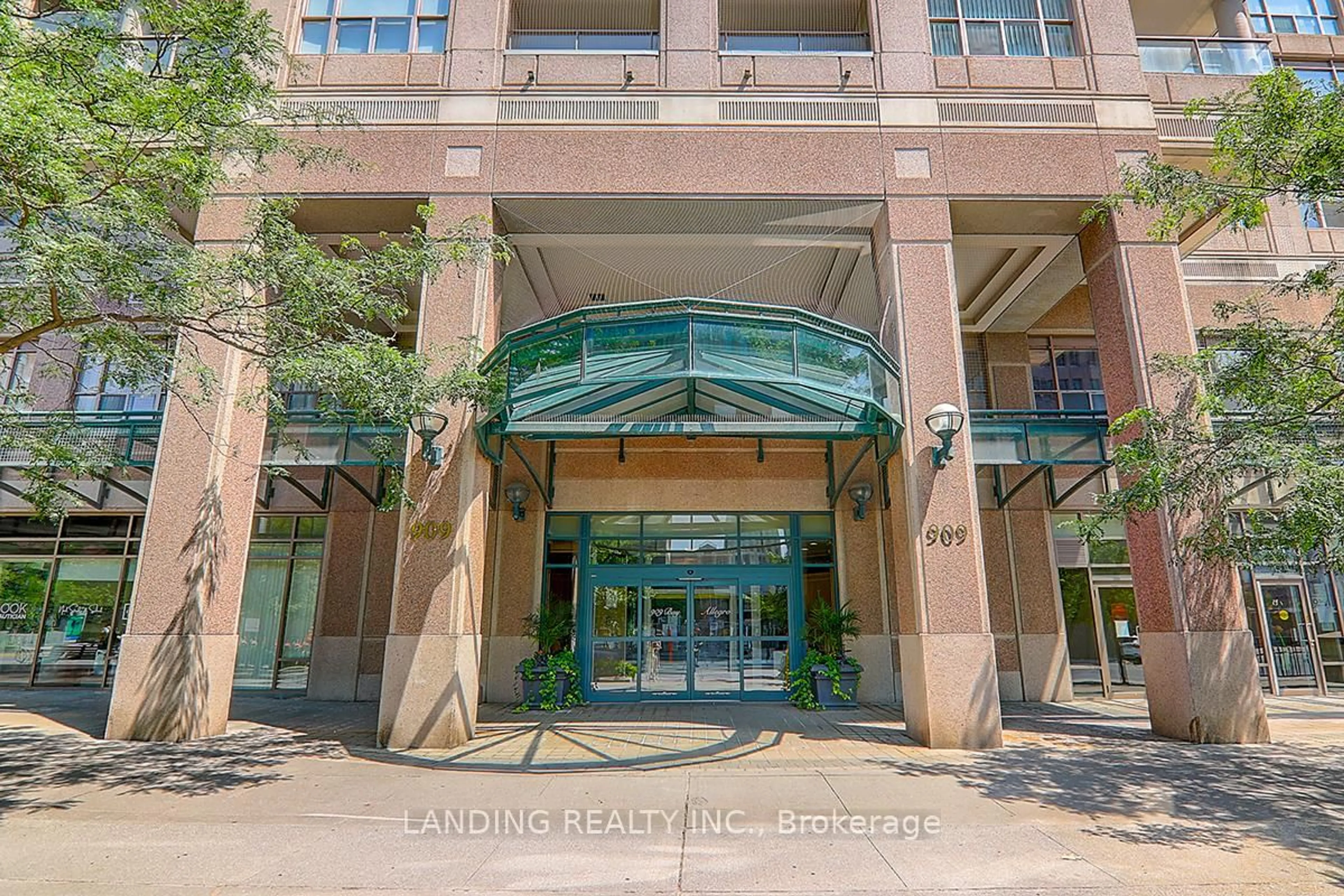 Indoor foyer for 909 Bay St #716, Toronto Ontario M5S 3G2