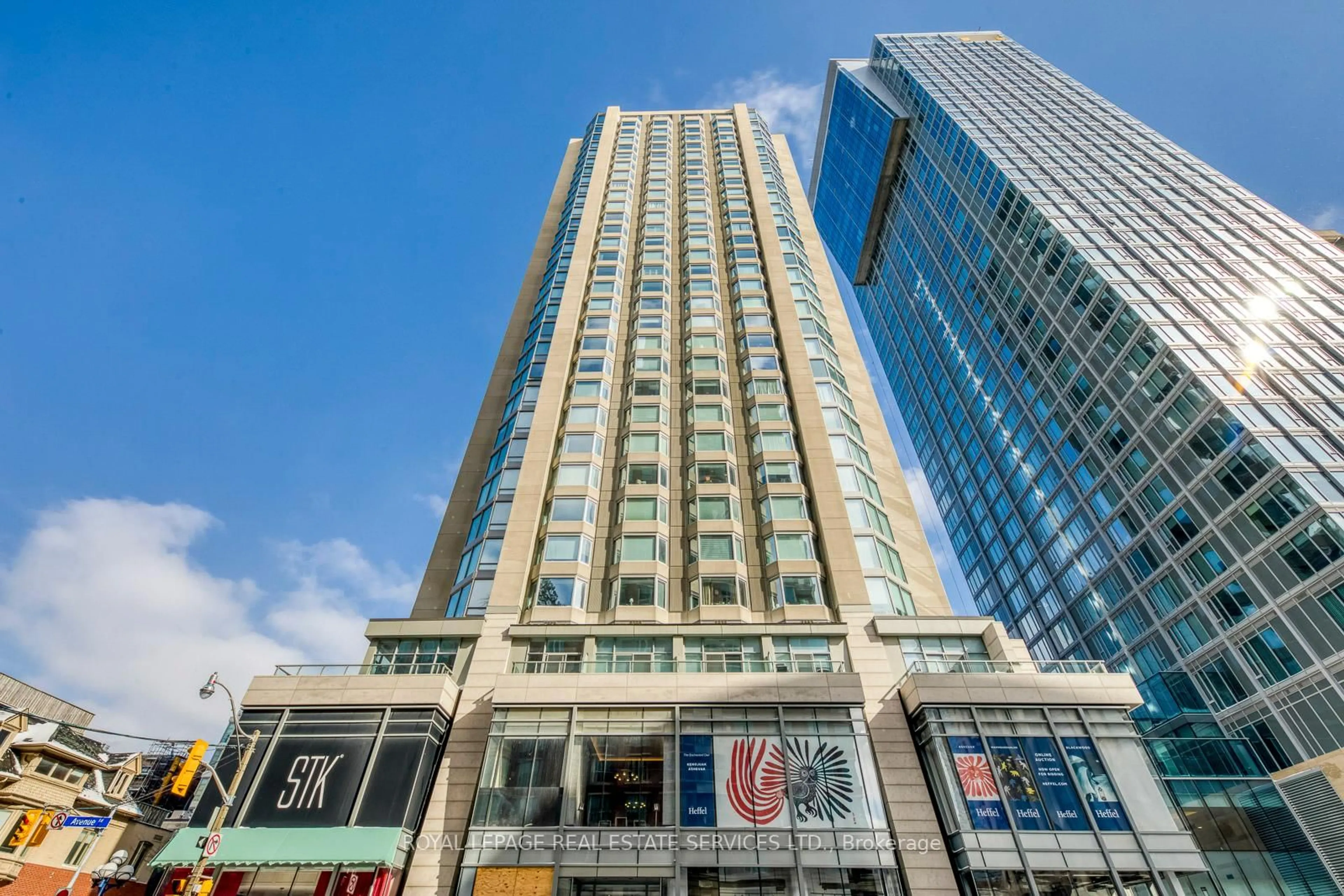 Indoor foyer for 155 Yorkville Ave #2213, Toronto Ontario M5R 1C4