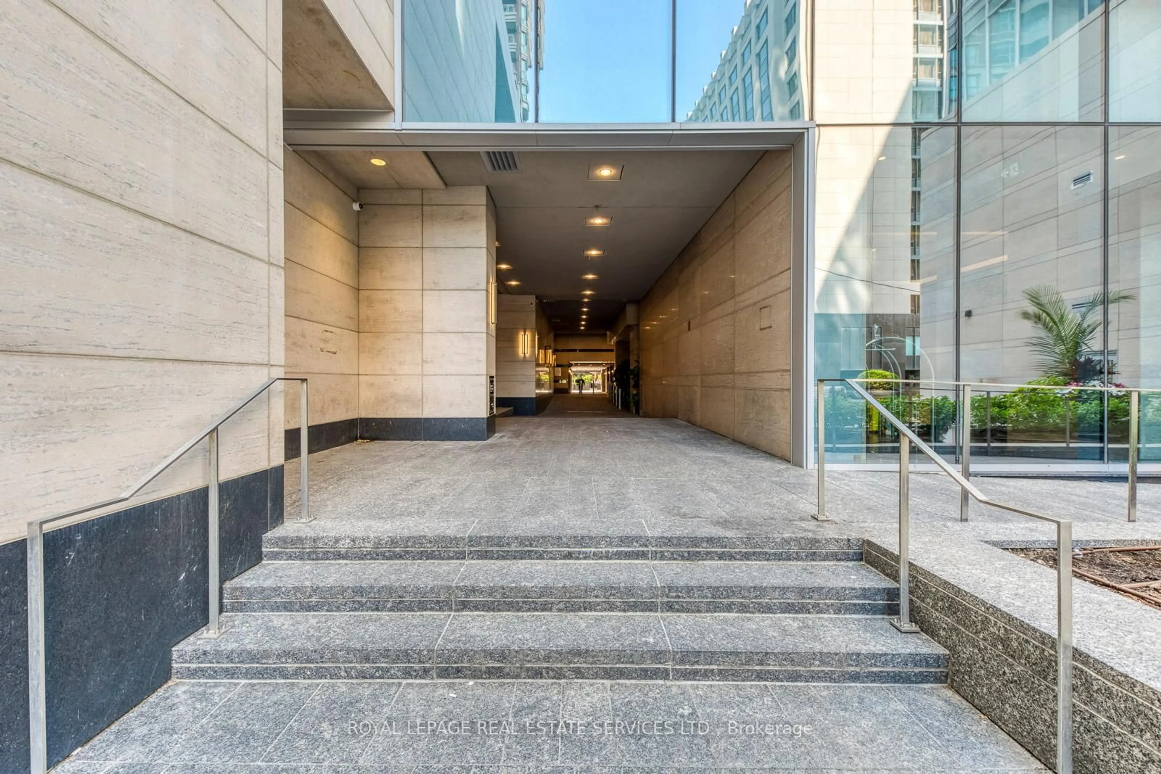 Indoor foyer for 155 Yorkville Ave #2213, Toronto Ontario M5R 1C4