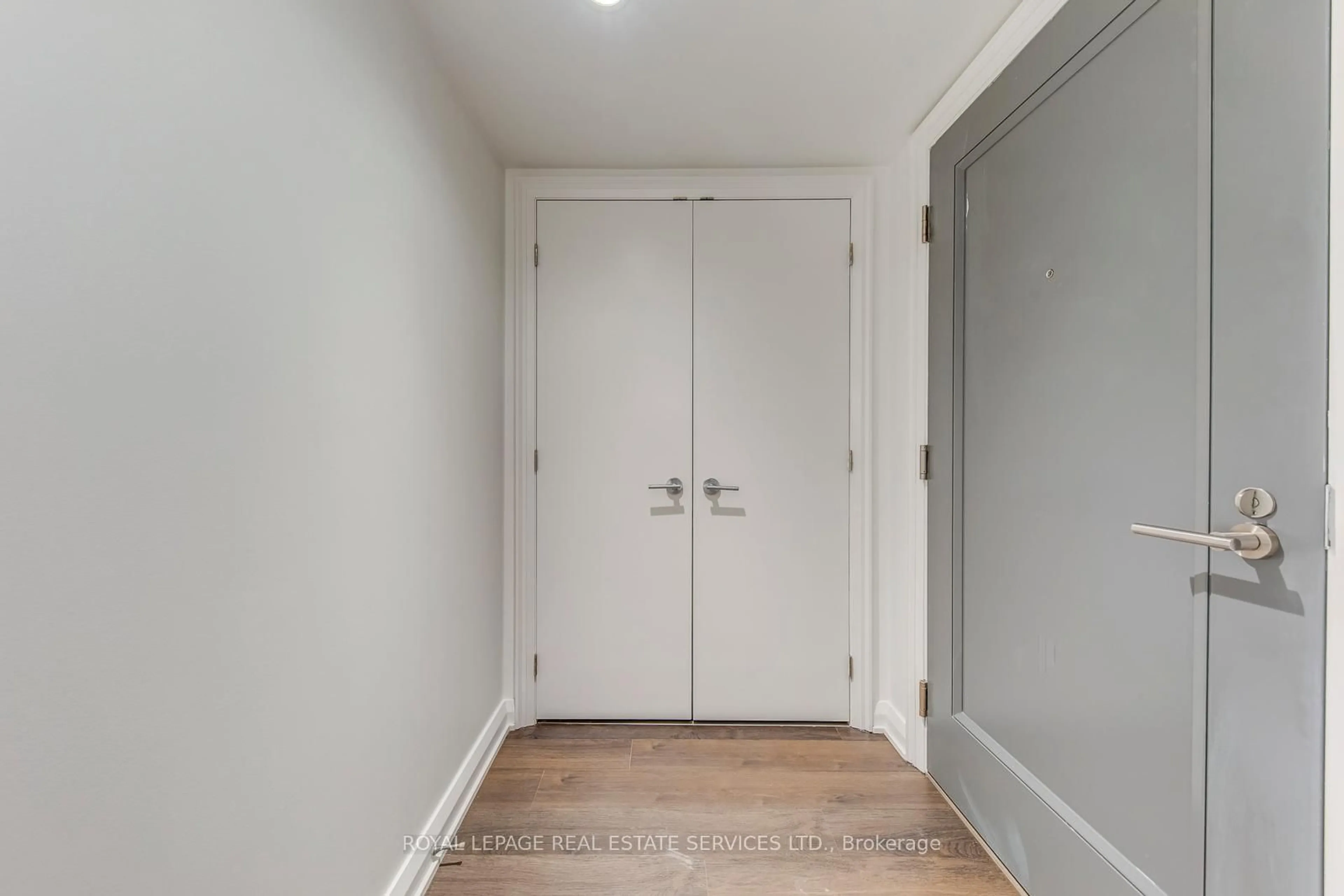 Indoor entryway for 155 Yorkville Ave #2213, Toronto Ontario M5R 1C4