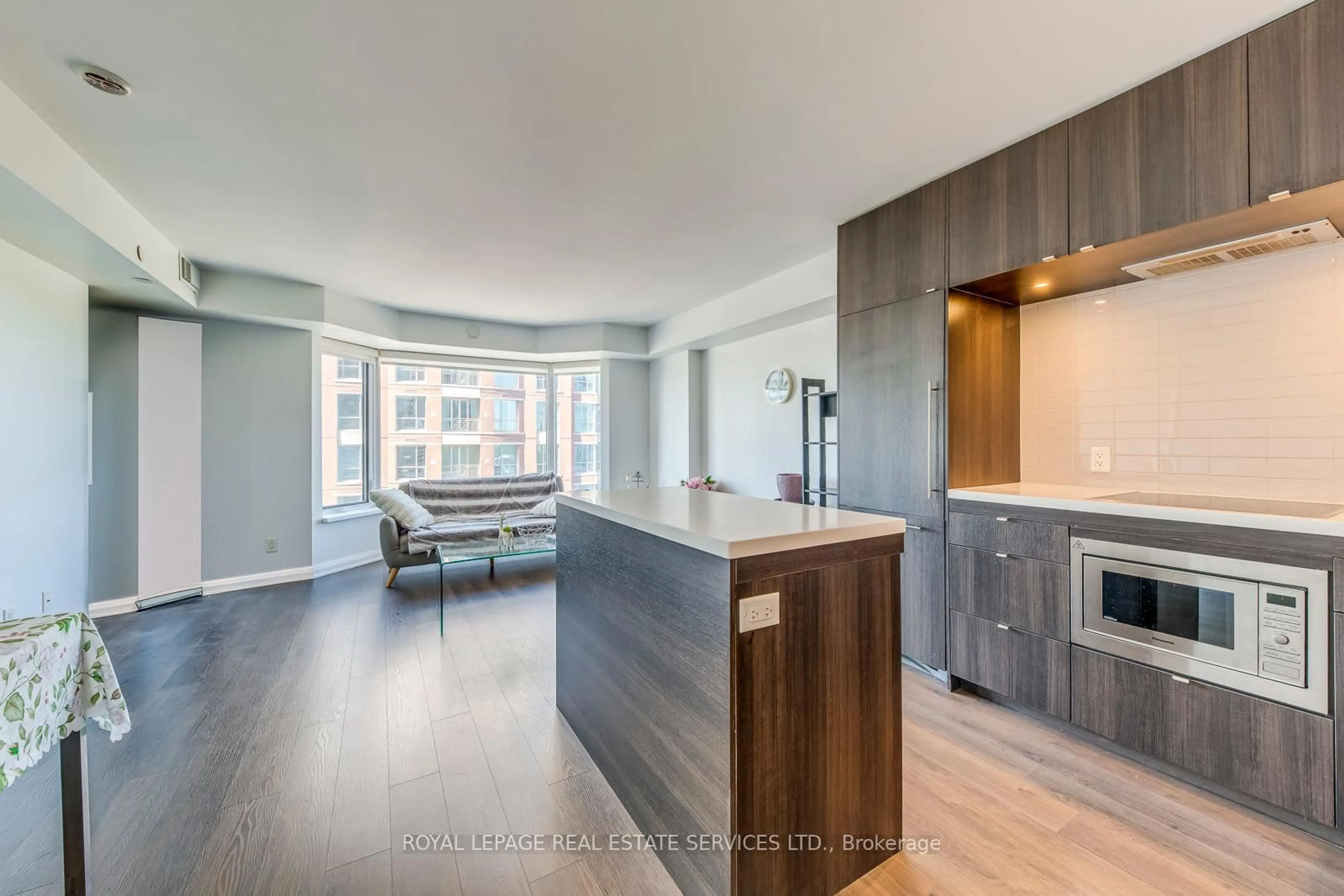 Open concept kitchen, unknown for 155 Yorkville Ave #2213, Toronto Ontario M5R 1C4