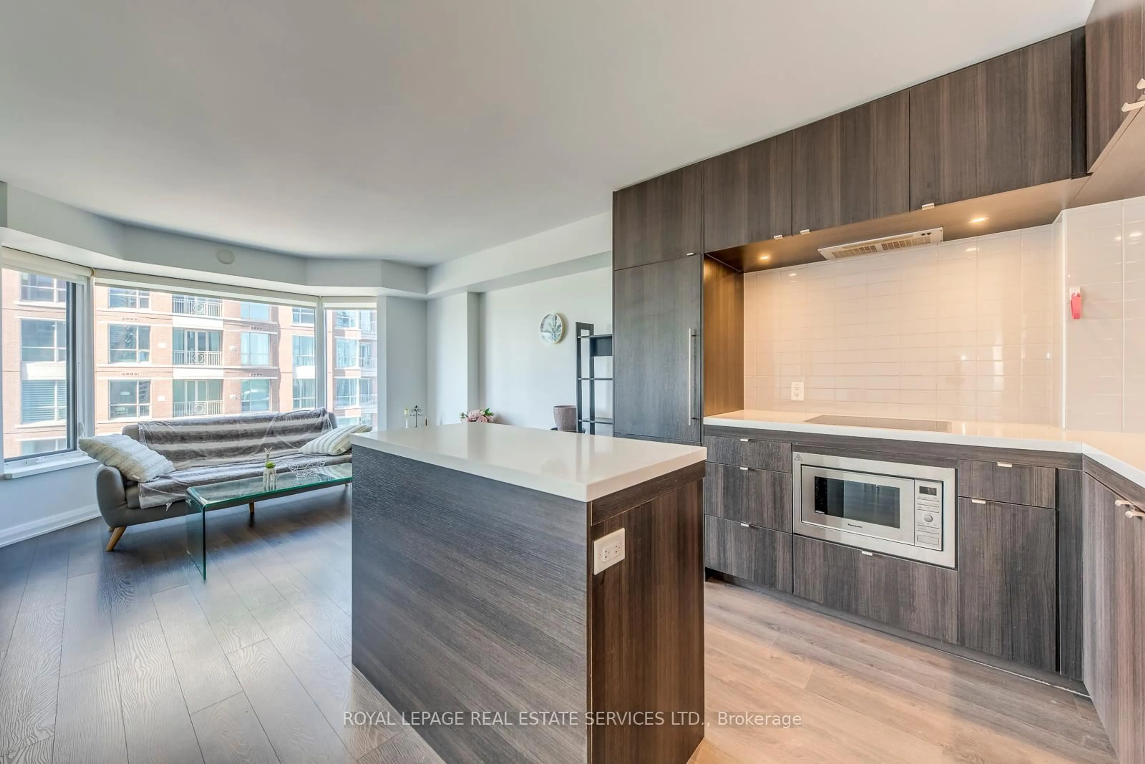 Open concept kitchen, unknown for 155 Yorkville Ave #2213, Toronto Ontario M5R 1C4