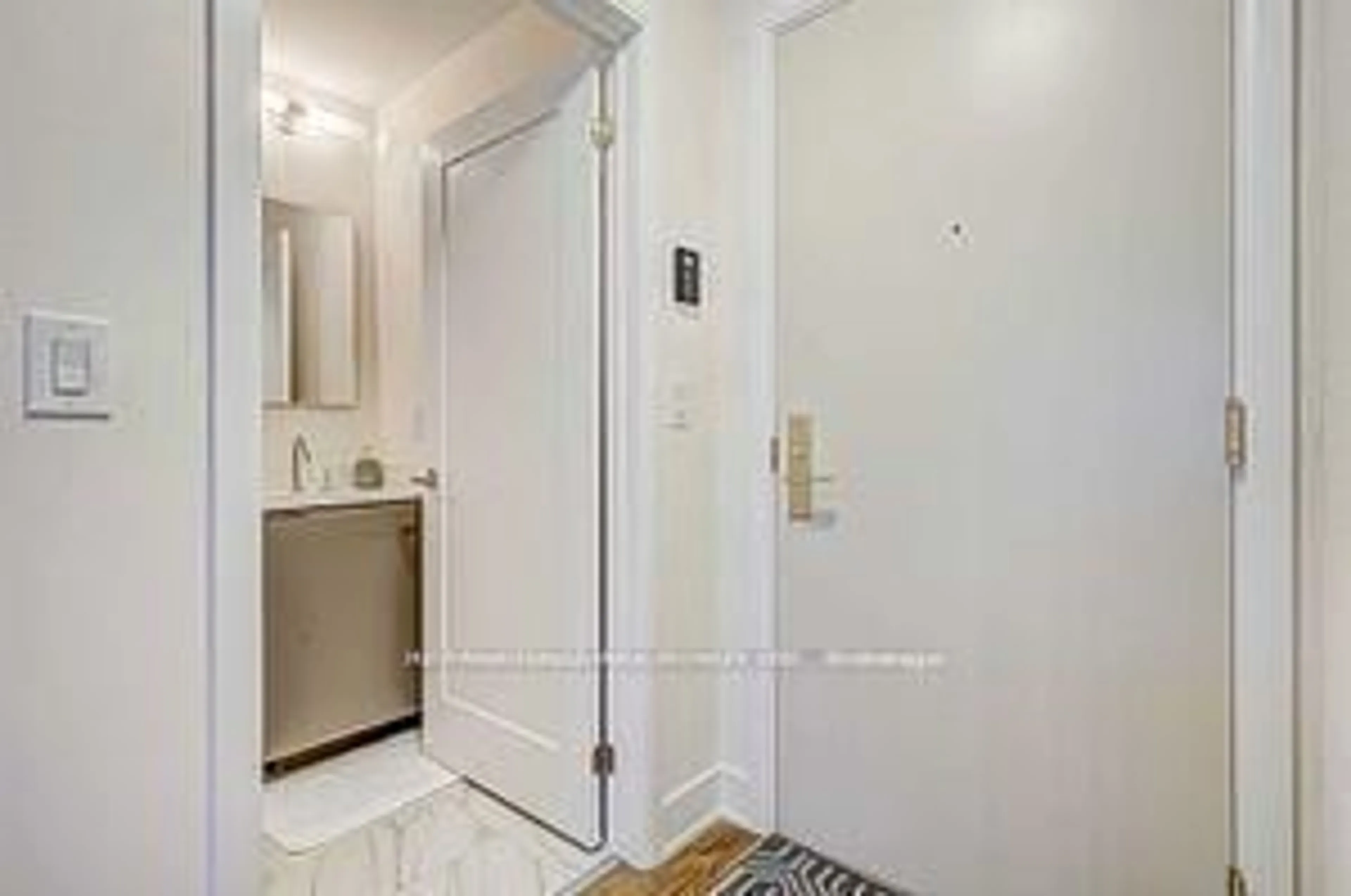 Unknown for 88 Cumberland St #1903, Toronto Ontario M5R 3V1