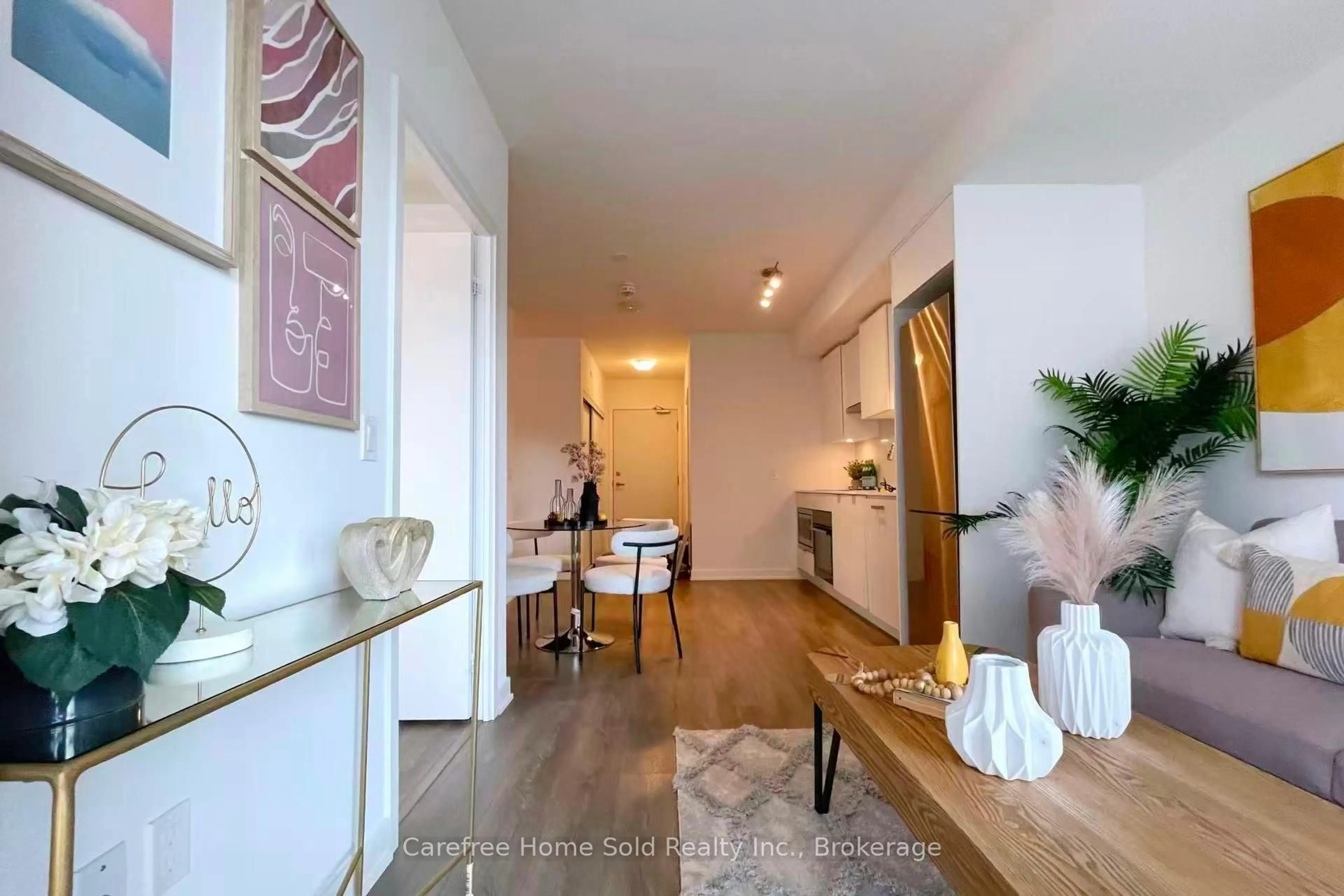 Indoor entryway for 195 Redpath Ave #908, Toronto Ontario M4P 0E4