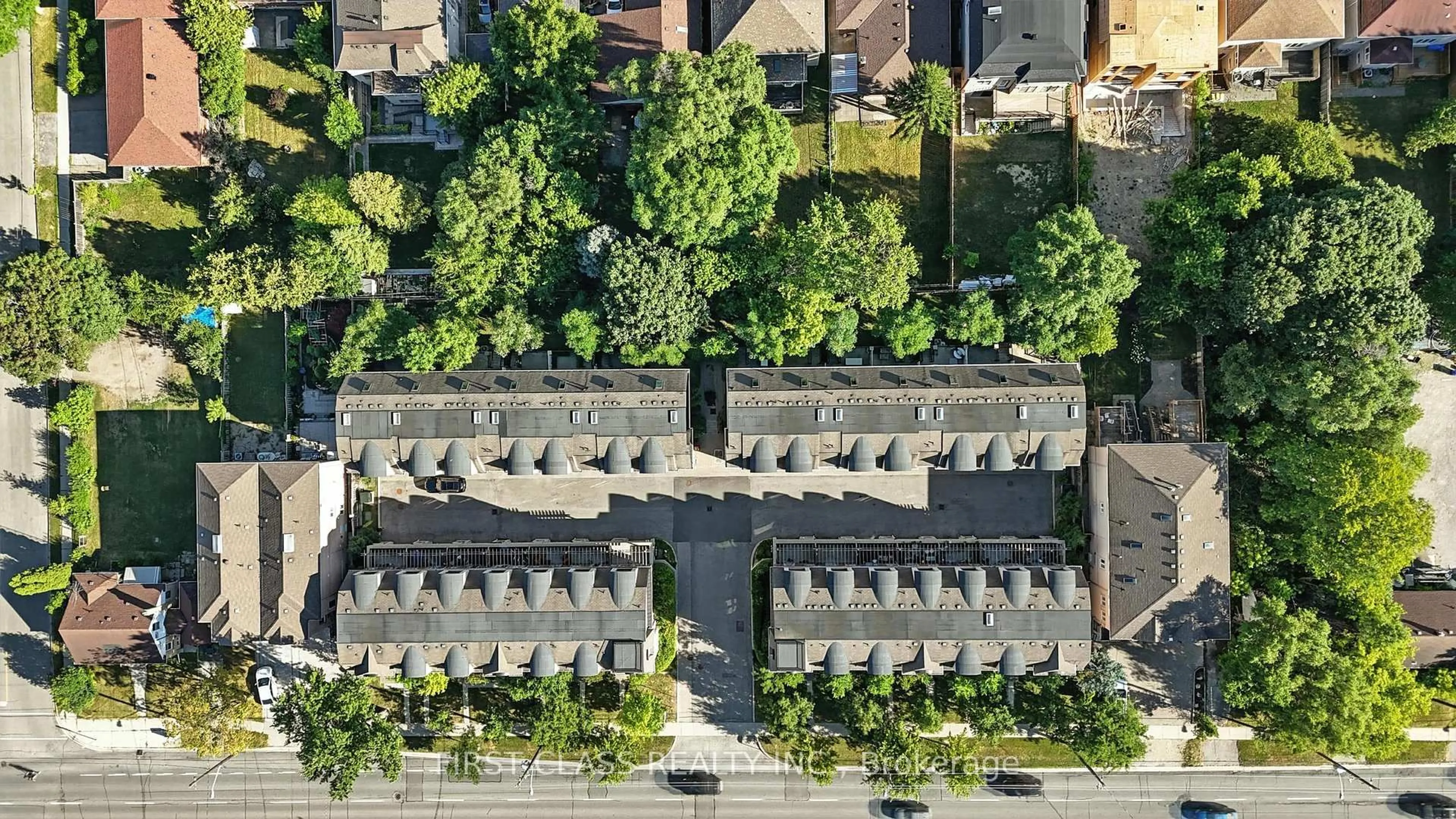 A pic from outside/outdoor area/front of a property/back of a property/a pic from drone, street for 23 Slingsby Lane, Toronto Ontario M2N 0H7