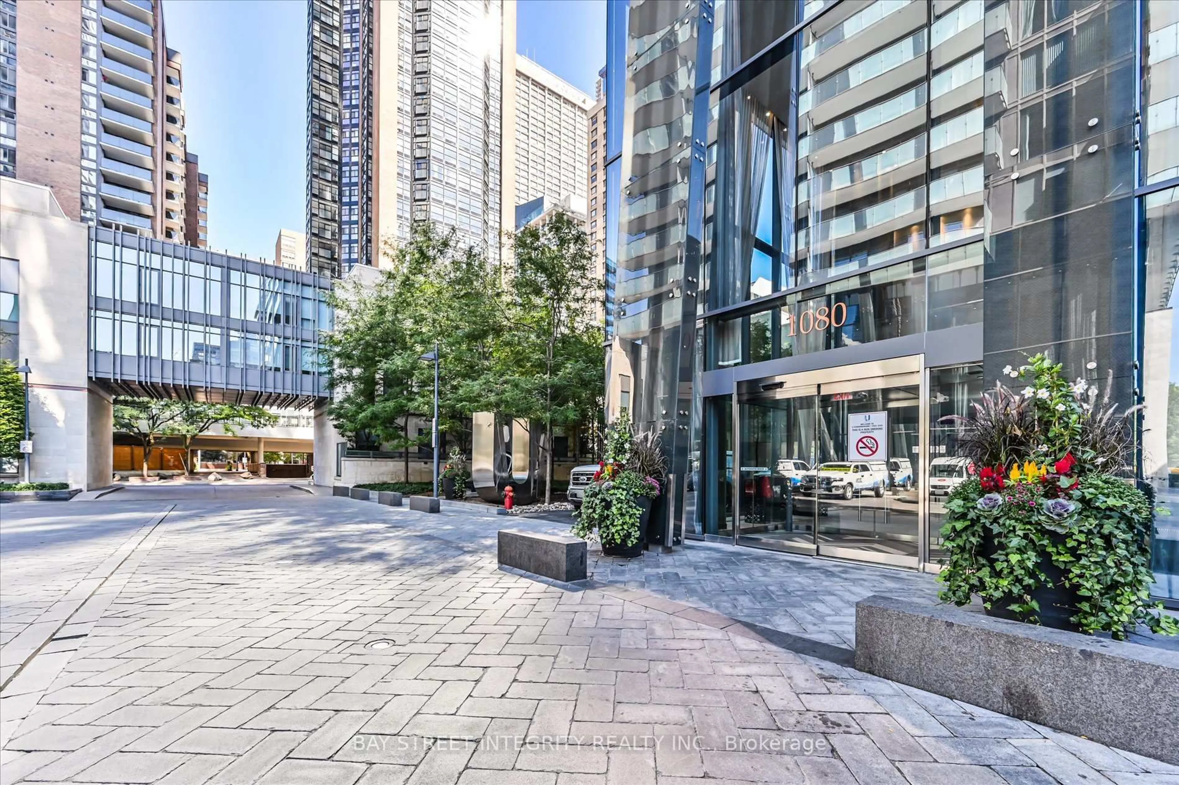 Patio, street for 1080 Bay St #5302, Toronto Ontario M5S 0A5