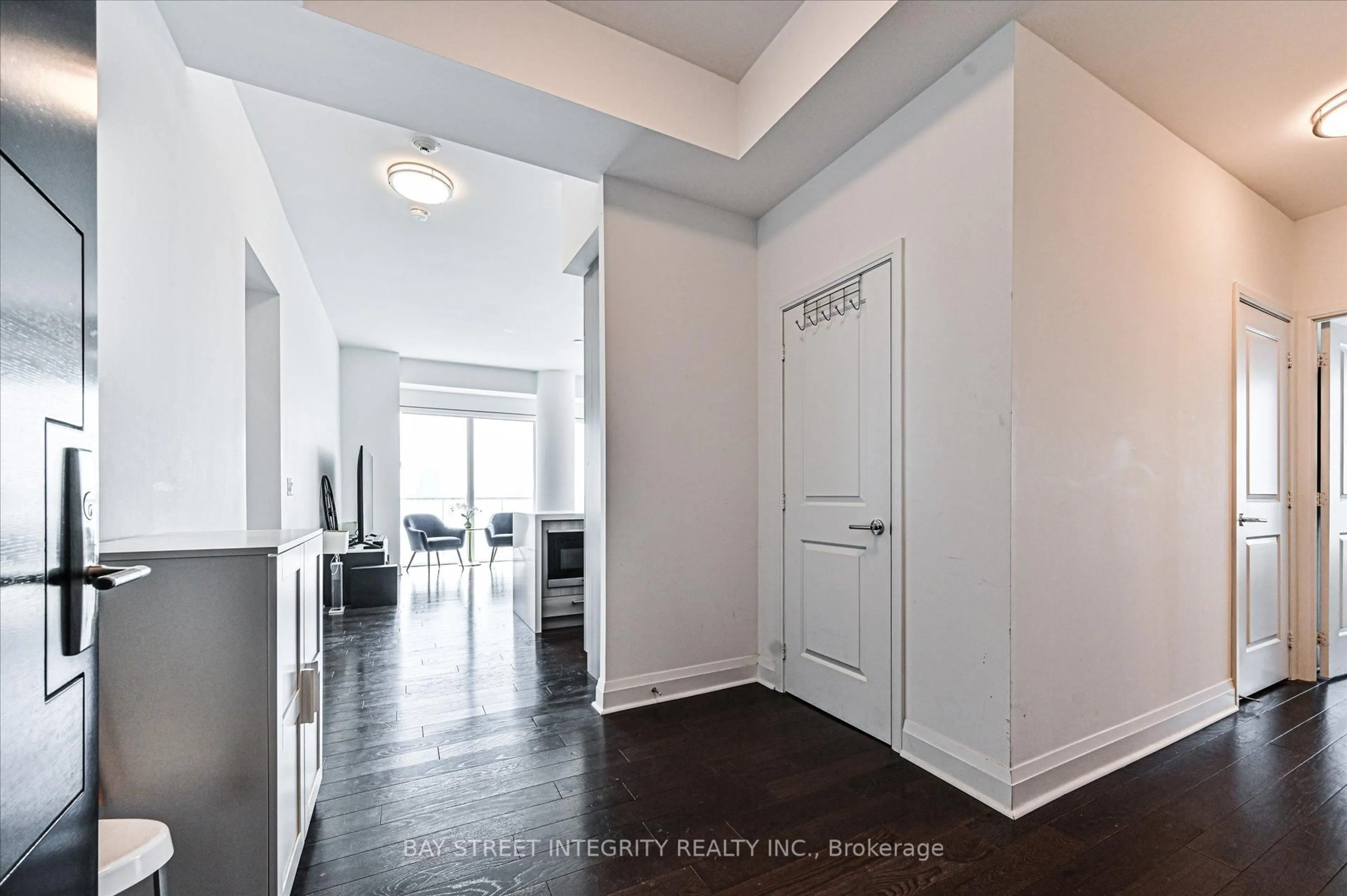 Indoor entryway for 1080 Bay St #5302, Toronto Ontario M5S 0A5