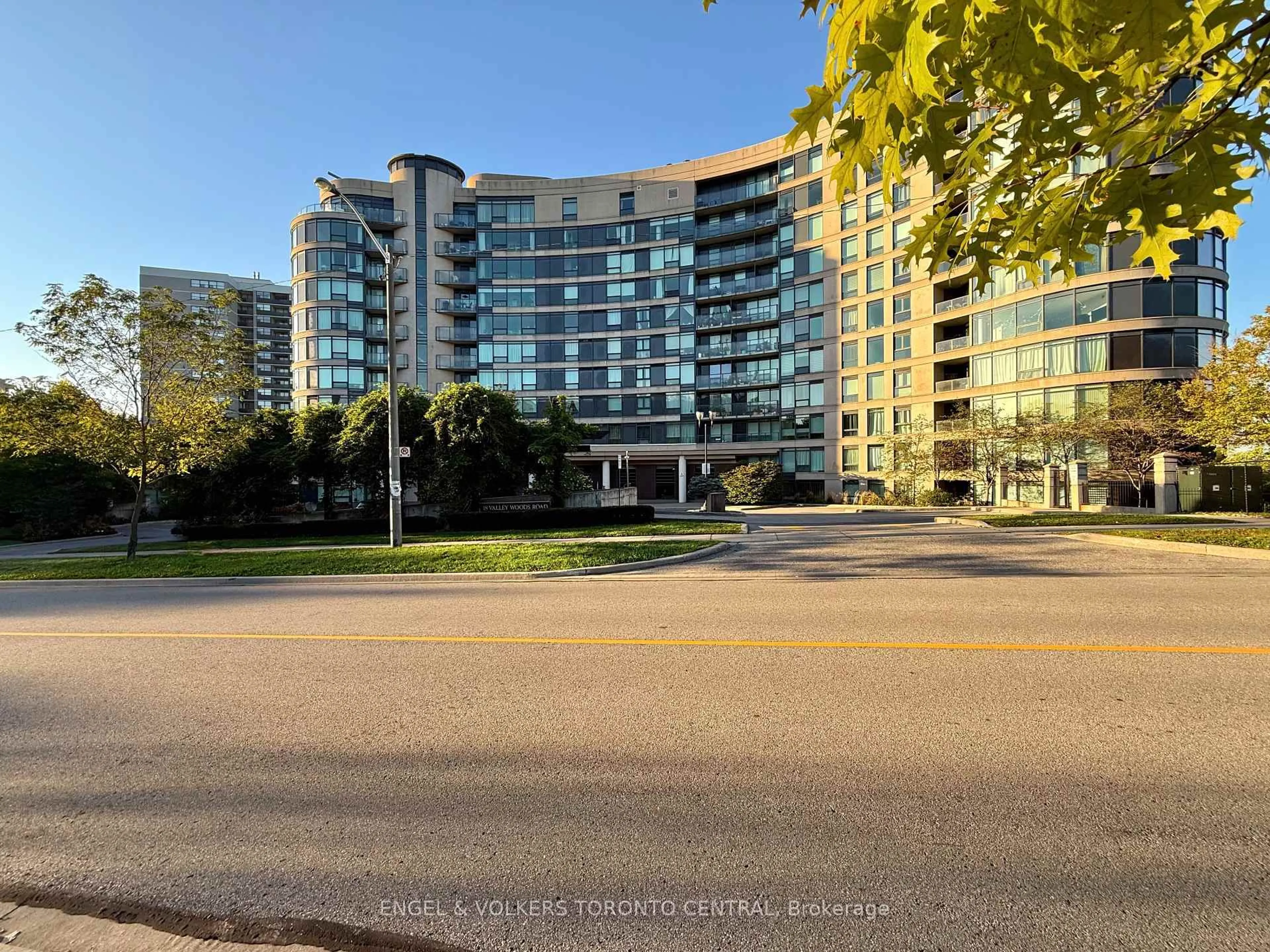 Unknown for 18 Valley Woods Rd #Ph105, Toronto Ontario M3A 0A1