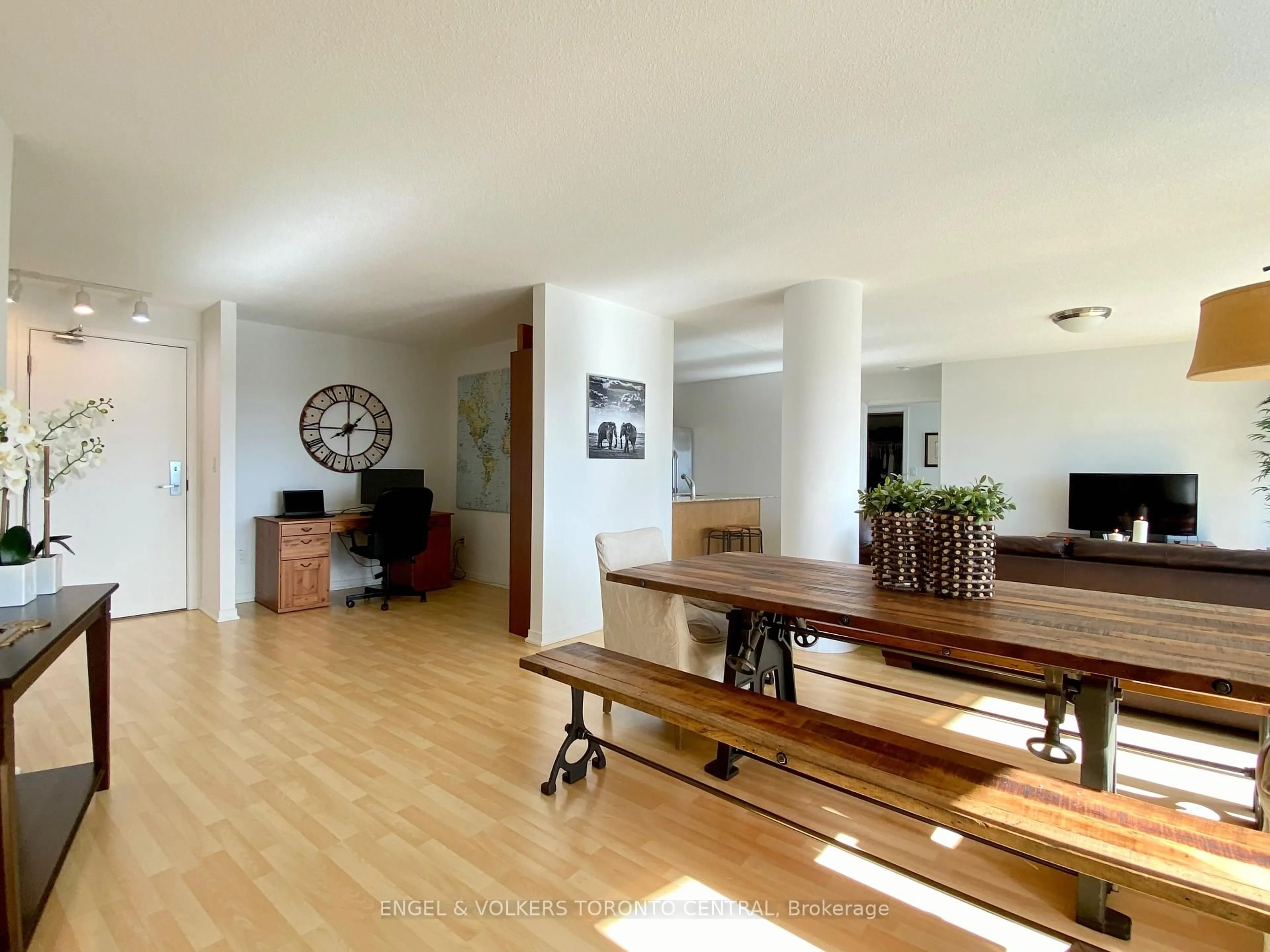 Unknown for 18 Valley Woods Rd #Ph105, Toronto Ontario M3A 0A1
