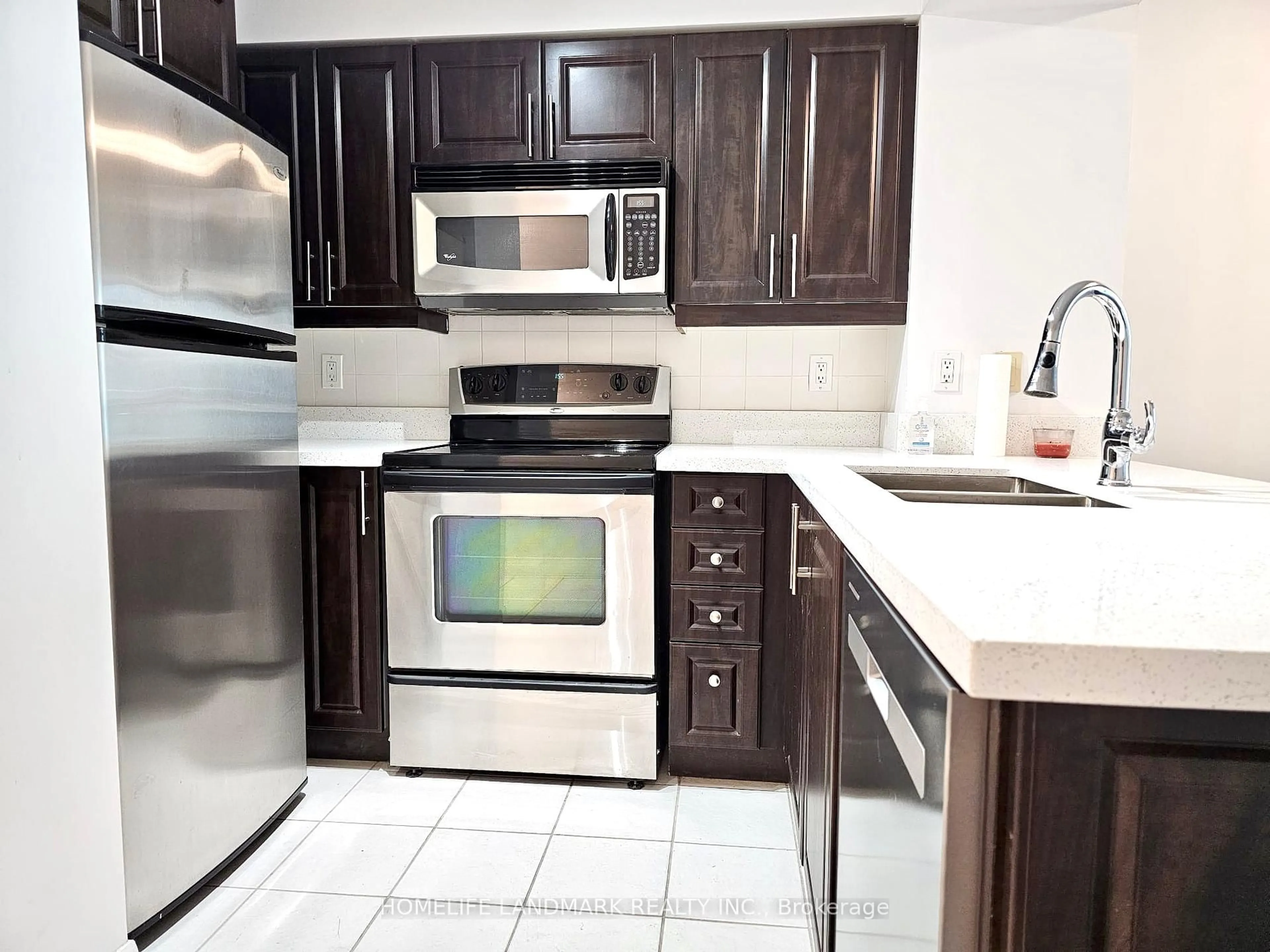 Standard kitchen, ceramic/tile floor for 219 Fort York Blvd #606, Toronto Ontario M5V 1B1