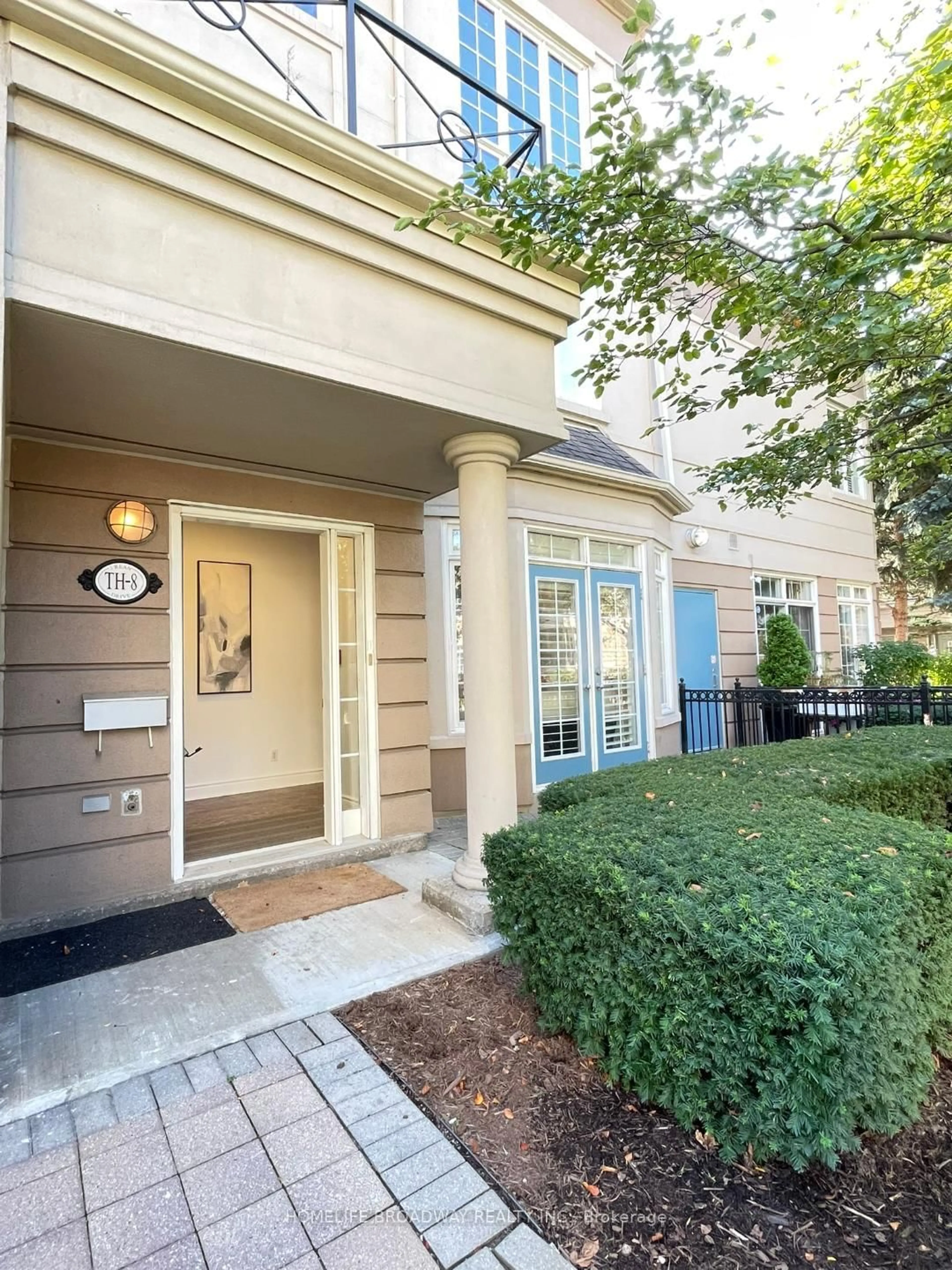Indoor entryway for 1 Rean Dr #8, Toronto Ontario M2K 3C1