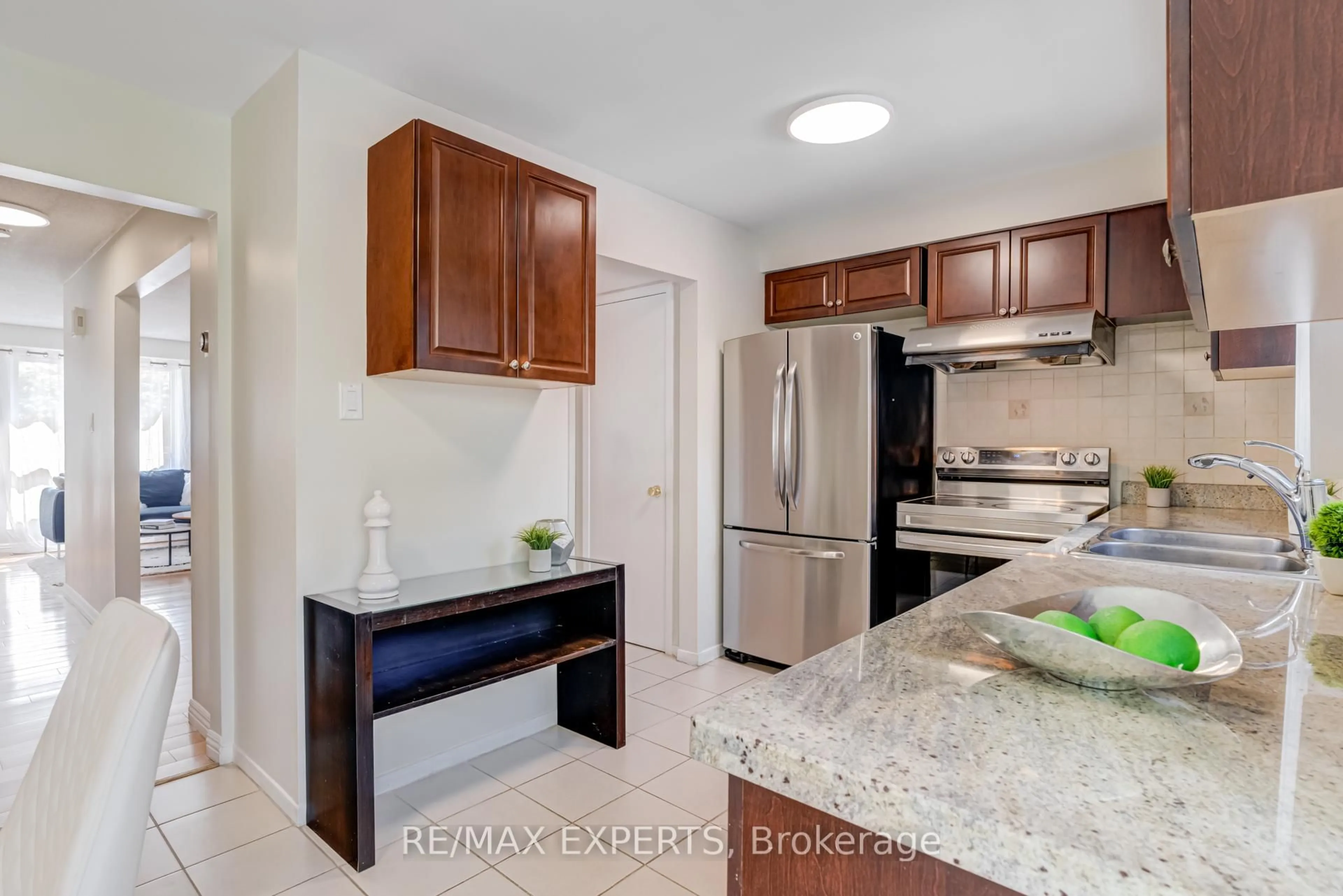Standard kitchen, ceramic/tile floor for 23 Thimble Berry Way, Toronto Ontario M2H 3K6