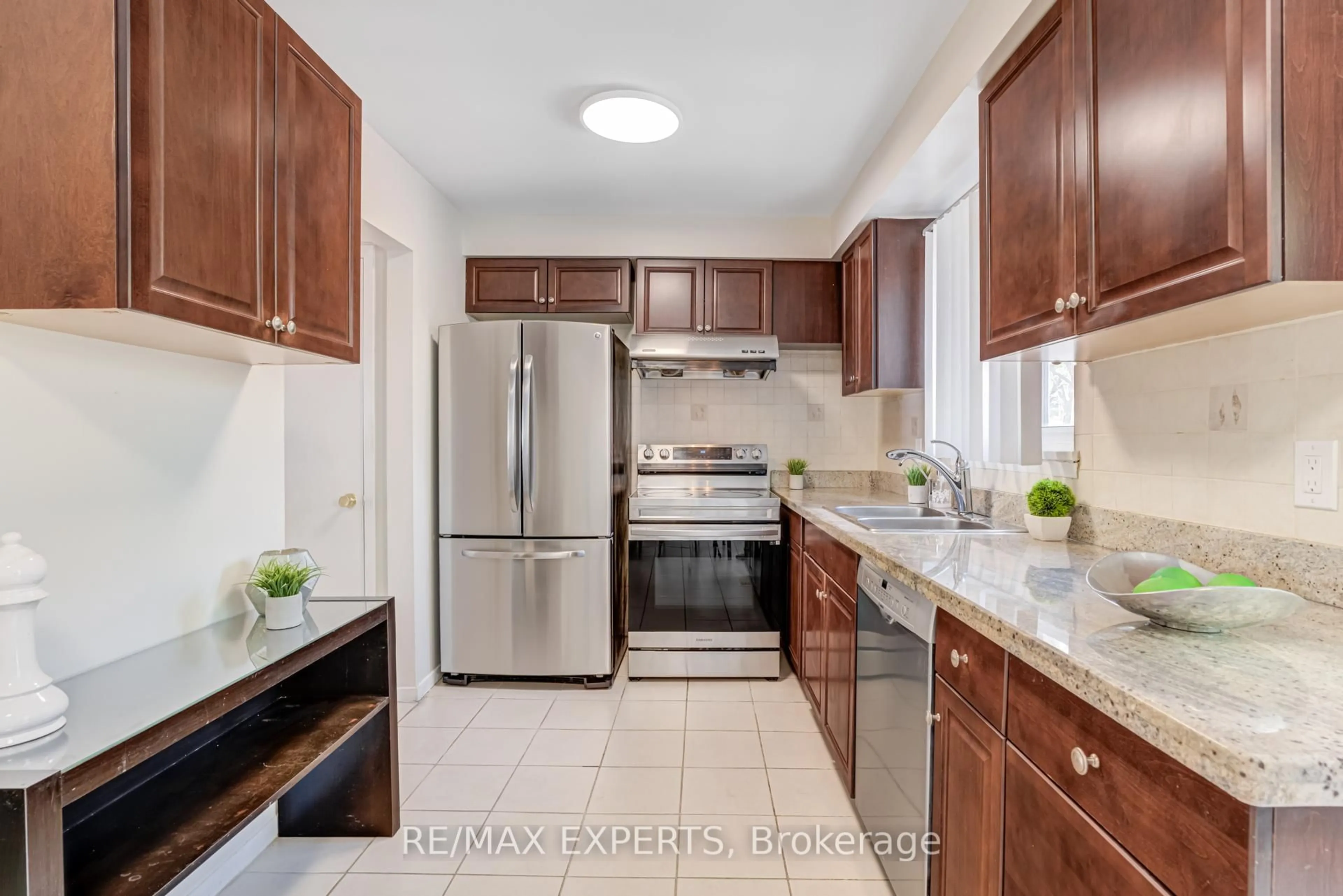 Standard kitchen, ceramic/tile floor for 23 Thimble Berry Way, Toronto Ontario M2H 3K6