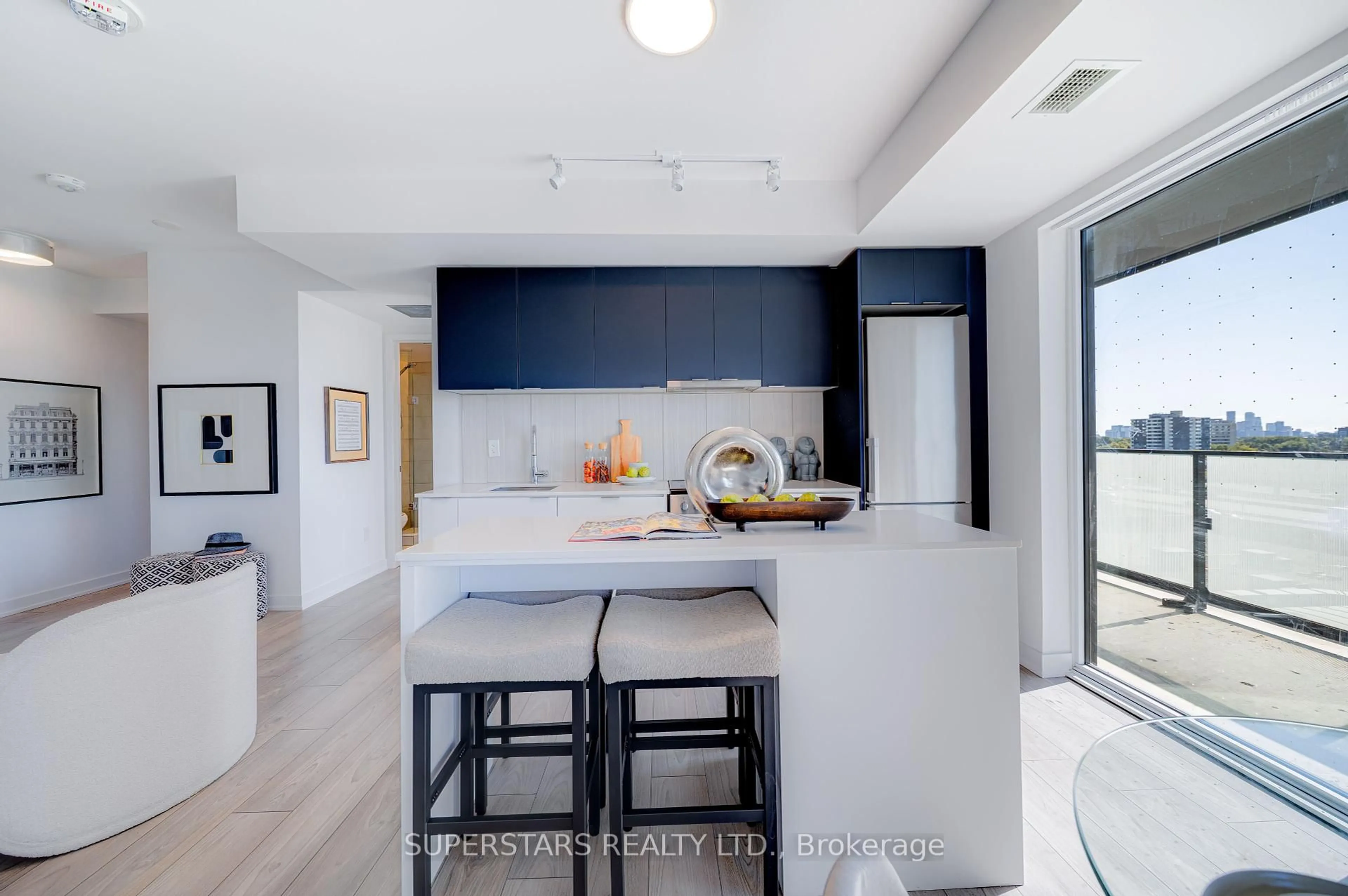 Contemporary kitchen, ceramic/tile floor for 8 Tippett Rd #812, Toronto Ontario M3H 0E7