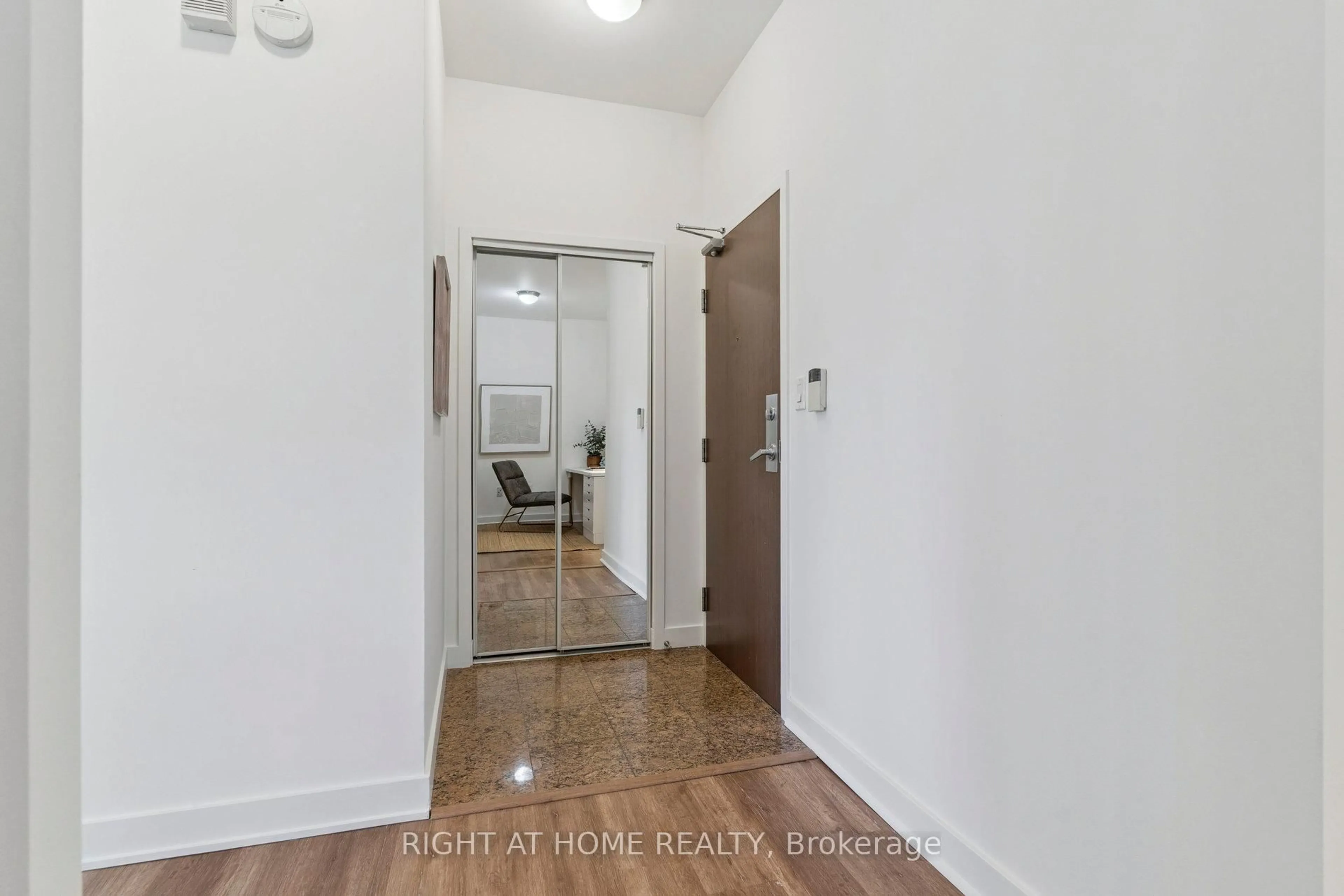 Indoor entryway for 35 Mariner Terr #102, Toronto Ontario M5V 3V9