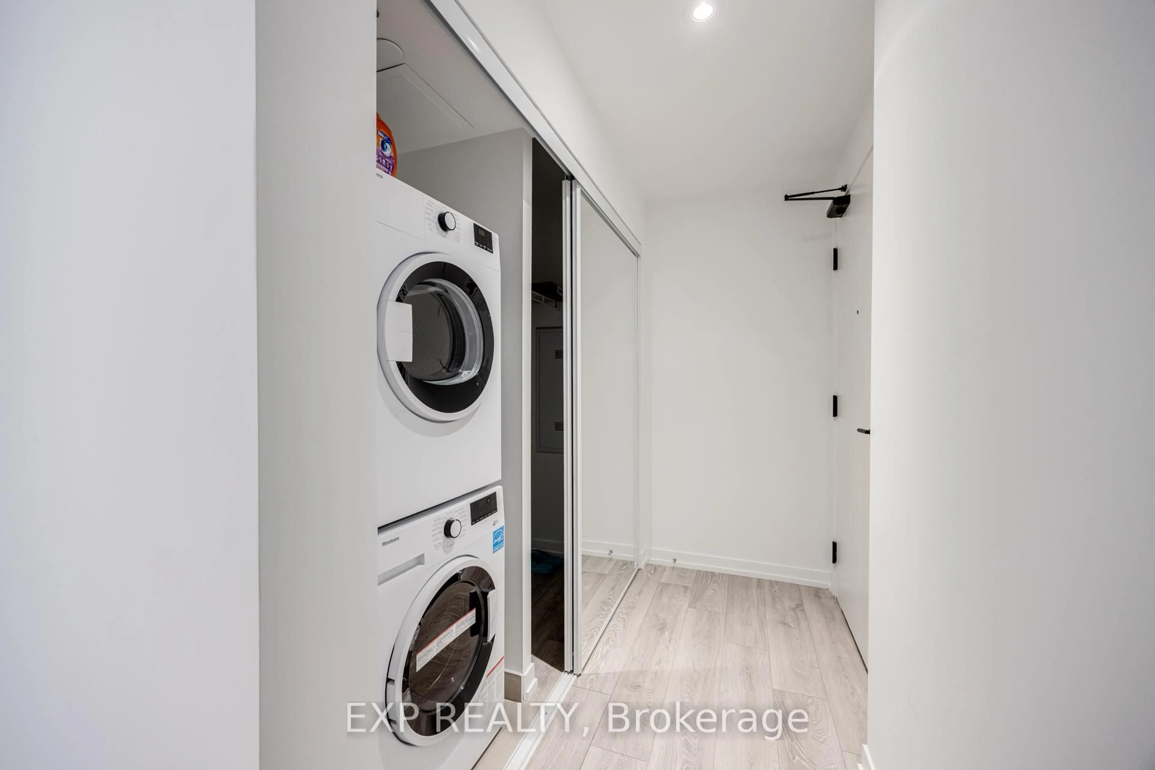 Laundry room for 55 Mercer St #3509, Toronto Ontario M5V 0W4